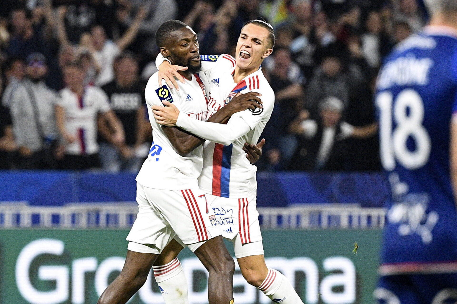 L'OL reste une valeur s&ucirc;re de la formation gr&acirc;ce &agrave; son centre de formation, qui sort r&eacute;guli&egrave;rement de jeunes p&eacute;pites comme Maxence Caqueret (&agrave; droite), l'une des derni&egrave;res en date. Icon Sport