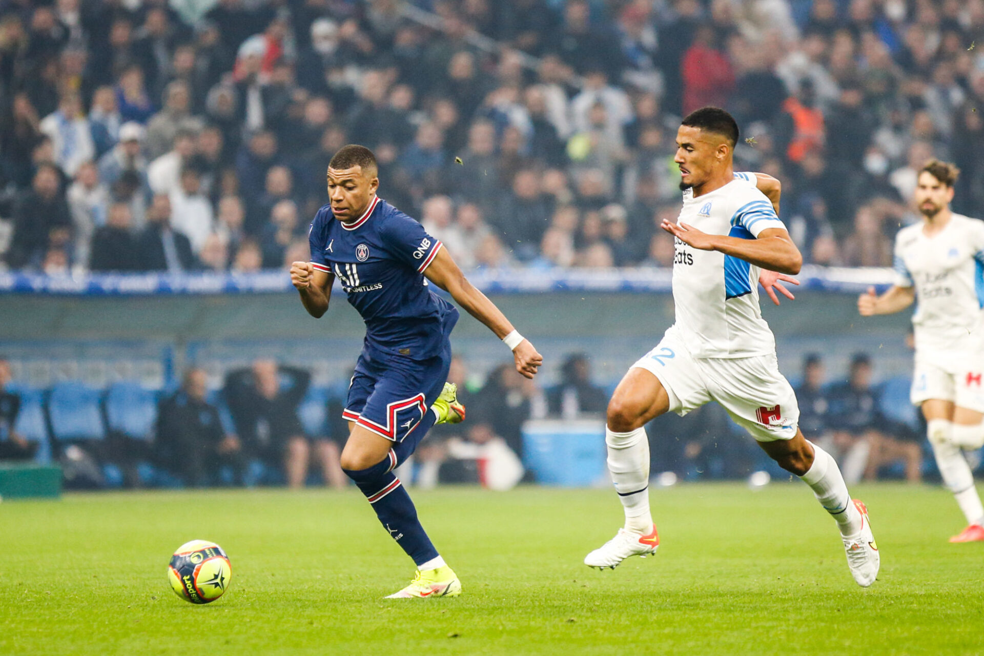 Apr&egrave;s son duel face &agrave; Kylian Mbapp&eacute; contre le PSG, William Saliba va se frotter &agrave; Amine Gouiri et Kasper Dolberg. Icon Sport