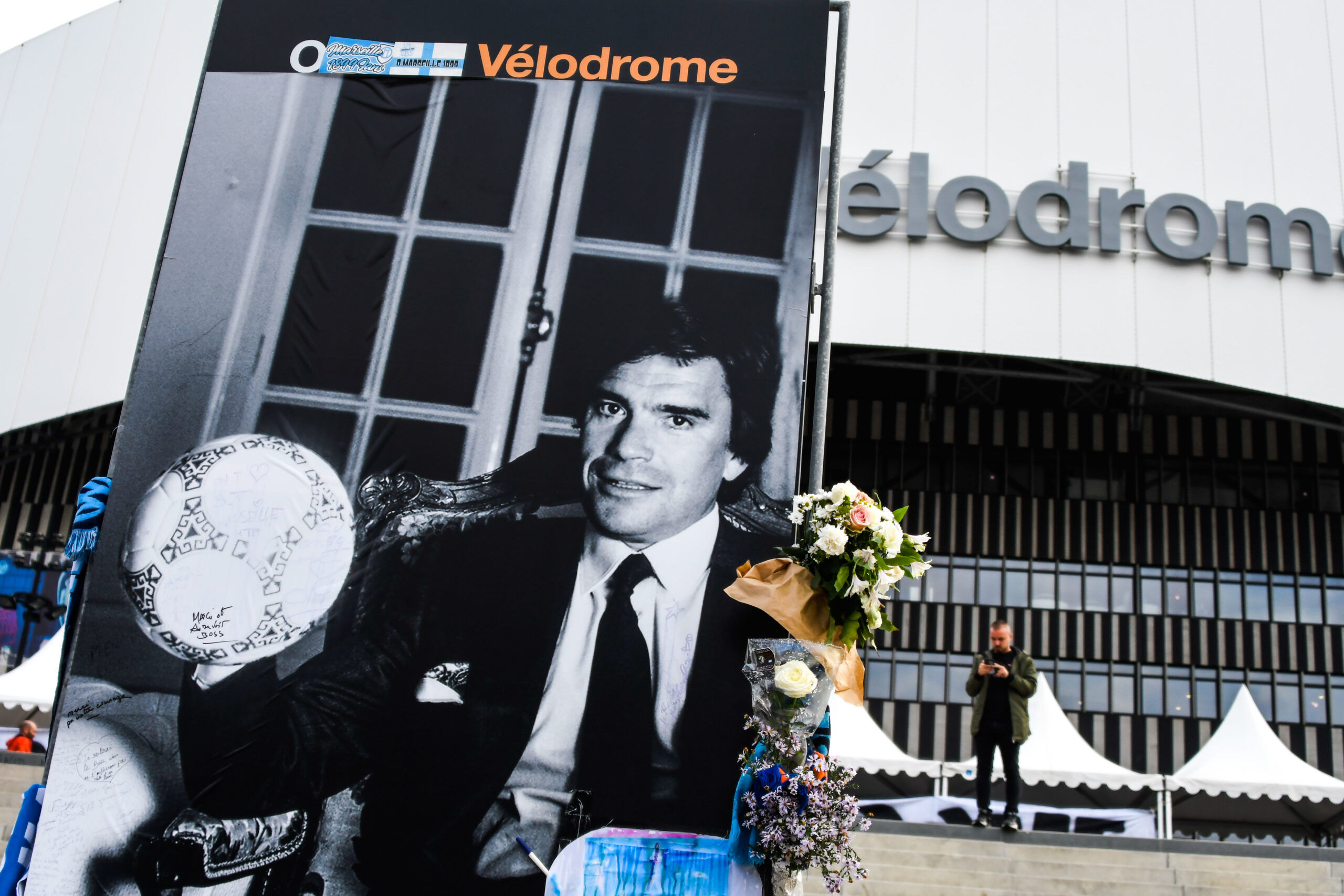 OM : Renommer le Vélodrome en hommage à Bernard Tapie serait coûteux et compliqué