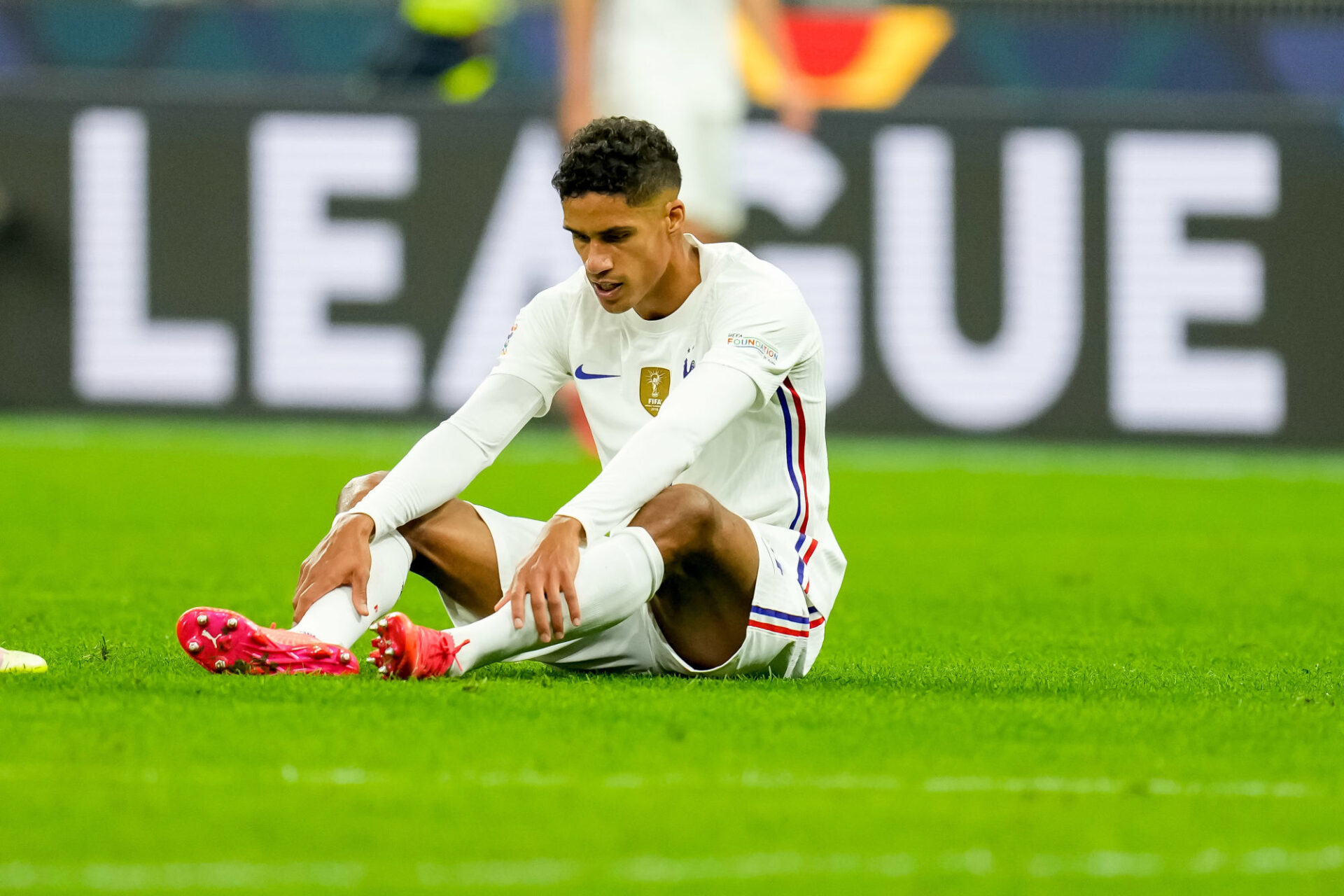 Le chantier reste ouvert en défense, avec un Raphaël Varane qui a manqué la moitié des matchs de l'équipe de France dans son nouveau système. Icon Sport