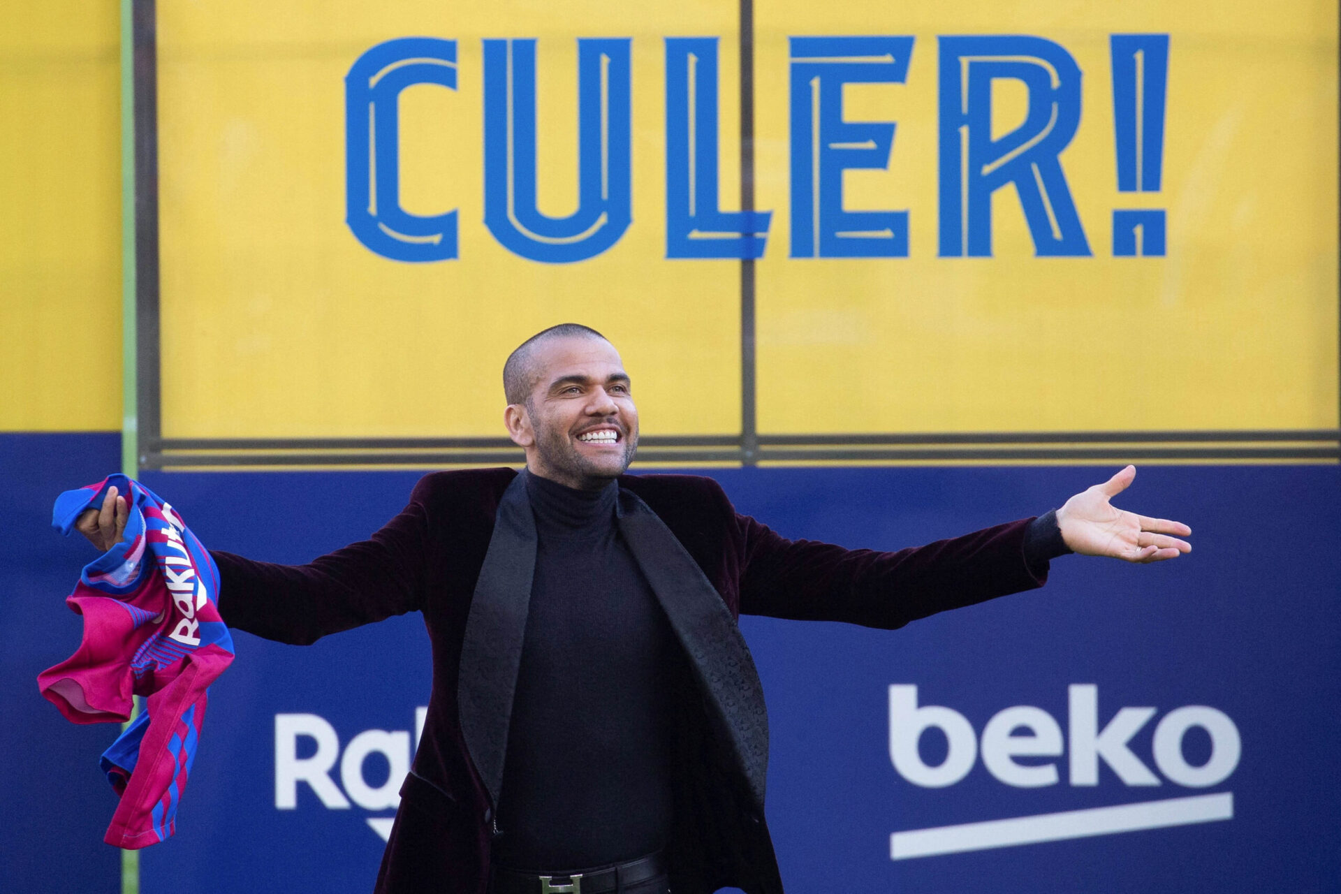 Dani Alves réalise son rêve de revenir au Barça, mais fait face au plus grand défi de sa carrière. Icon Sport