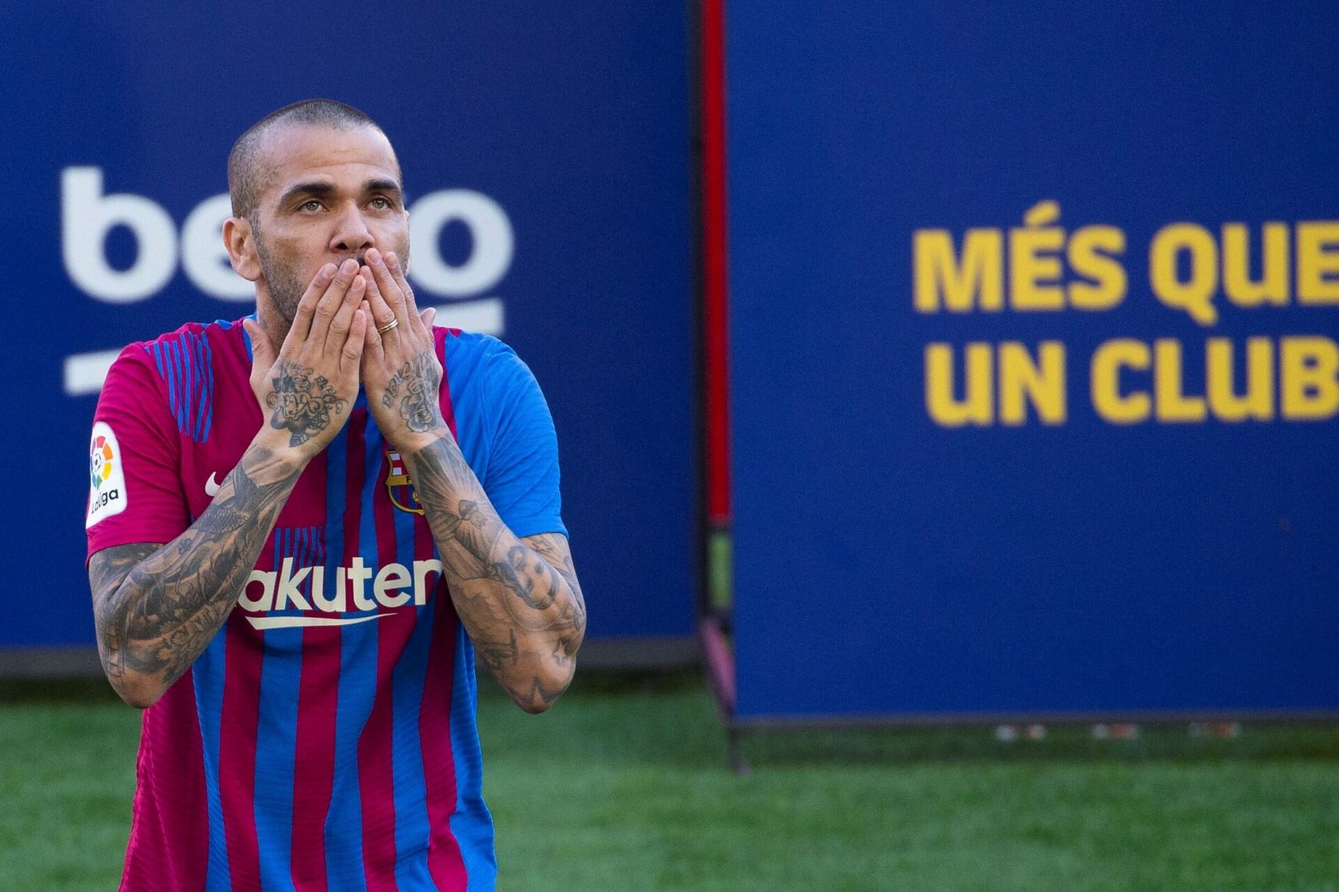 Dani Alves a revêtu le maillot du FC Barcelone, cinq ans après son départ du club catalan. Icon Sport