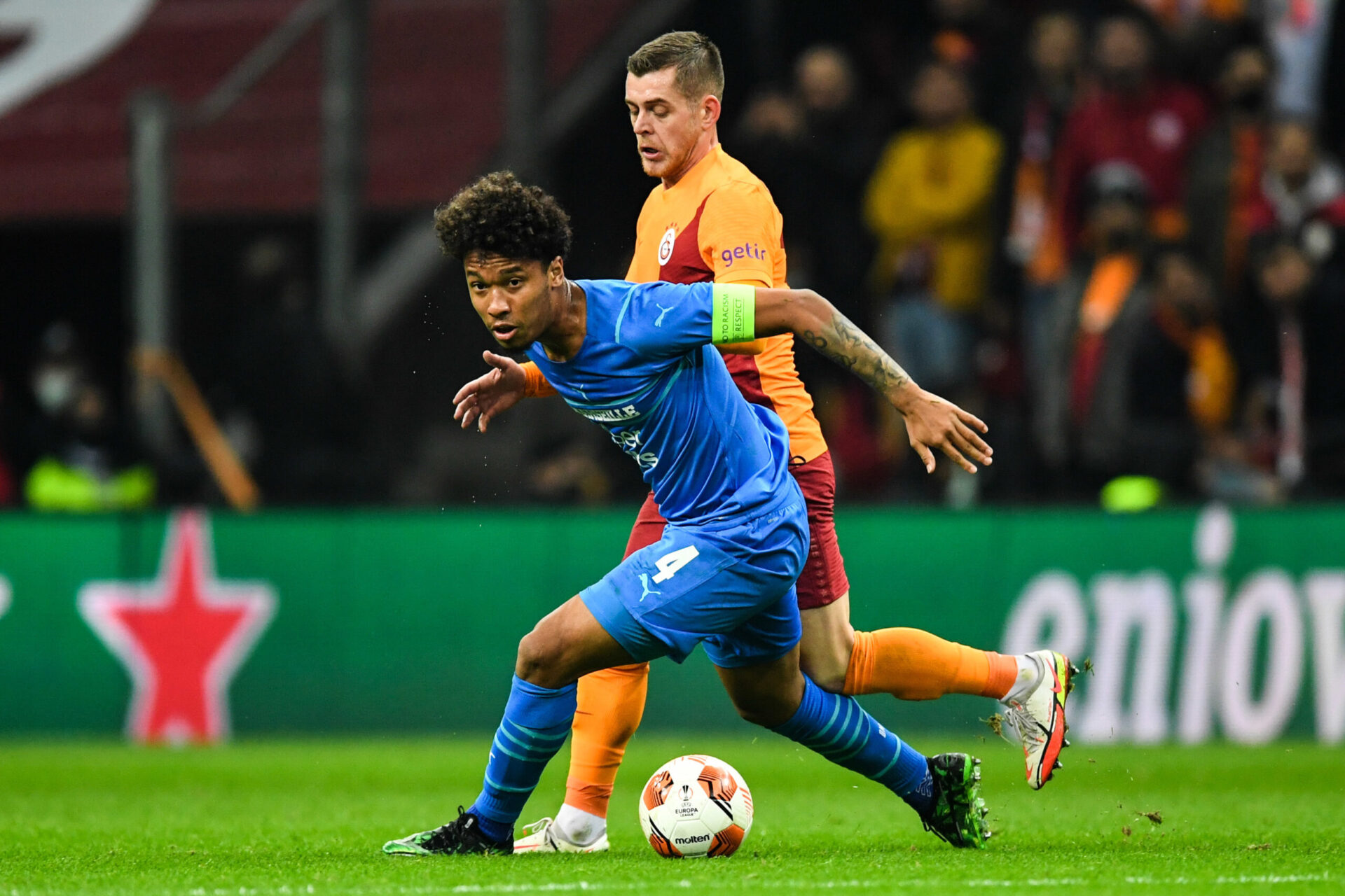 Boubacar Kamara, à la lutte avec Neymar lors du Classique face au Paris Saint-Germain. Icon Sport Boubacar Kamara, à la lutte avec Neymar lors du Classique face au Paris Saint-Germain. Icon Sport