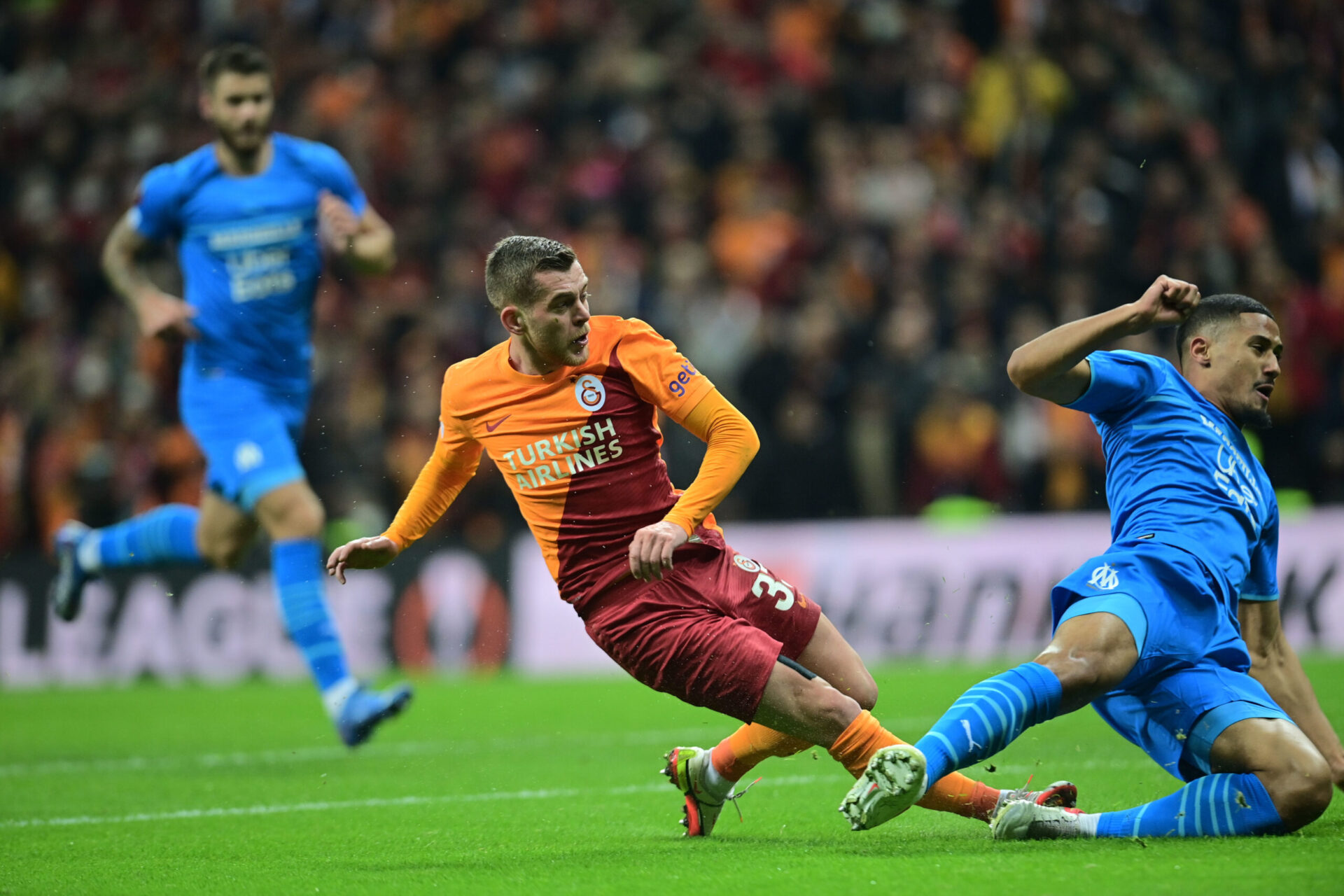 Alexandru Cicâldău, poison au milieu de terrain de Galatasaray et premier buteur contre l'Olympique de Marseille, en Europa League. Icon Sport