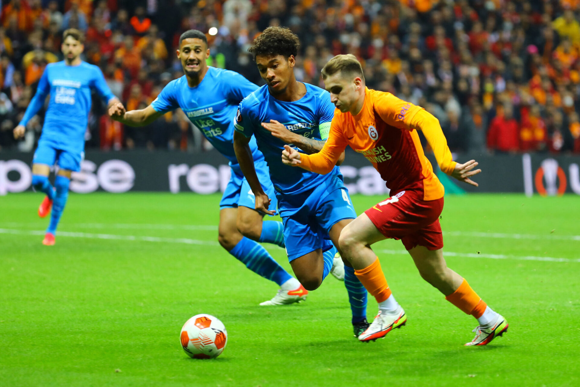&Agrave; Galatasaray, Boubacar Kamara a v&eacute;cu un match tr&egrave;s difficile jeudi dernier (iconsport)