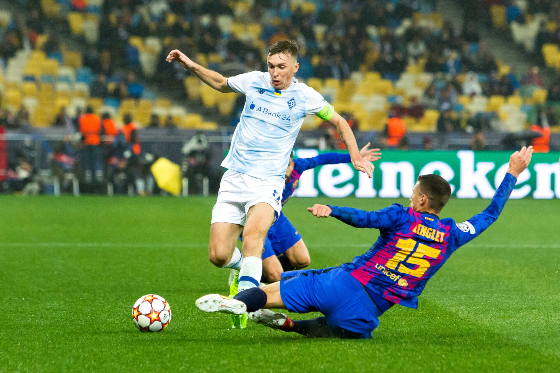 Clément Lenglet, en manque de temps de jeu cette saison avec le Barça, était titulaire en Ligue des champions lors de la victoire de son équipe contre le Dynamo Kiev. Icon Sport
