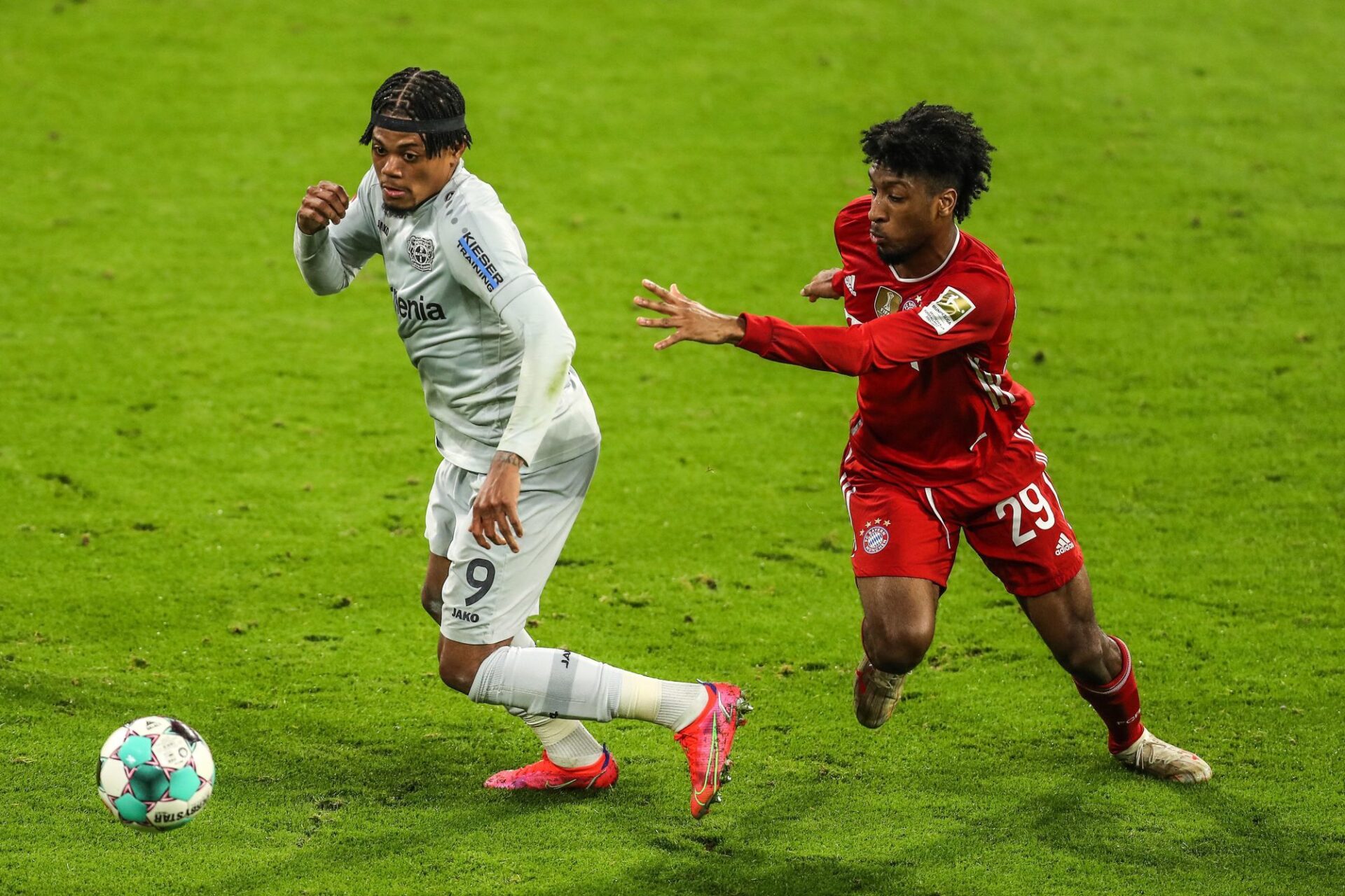 Kingsley Coman pratique le contre-pressing au Bayern, mais n'est pas habitué à arpenter le côté droit sur toute sa longueur. Icon Sport