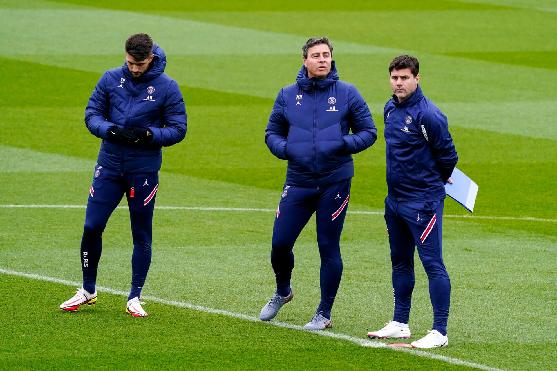Mauricio Pochettino et son staff ont fait le choix de se mettre en danger au PSG. Icon Sport