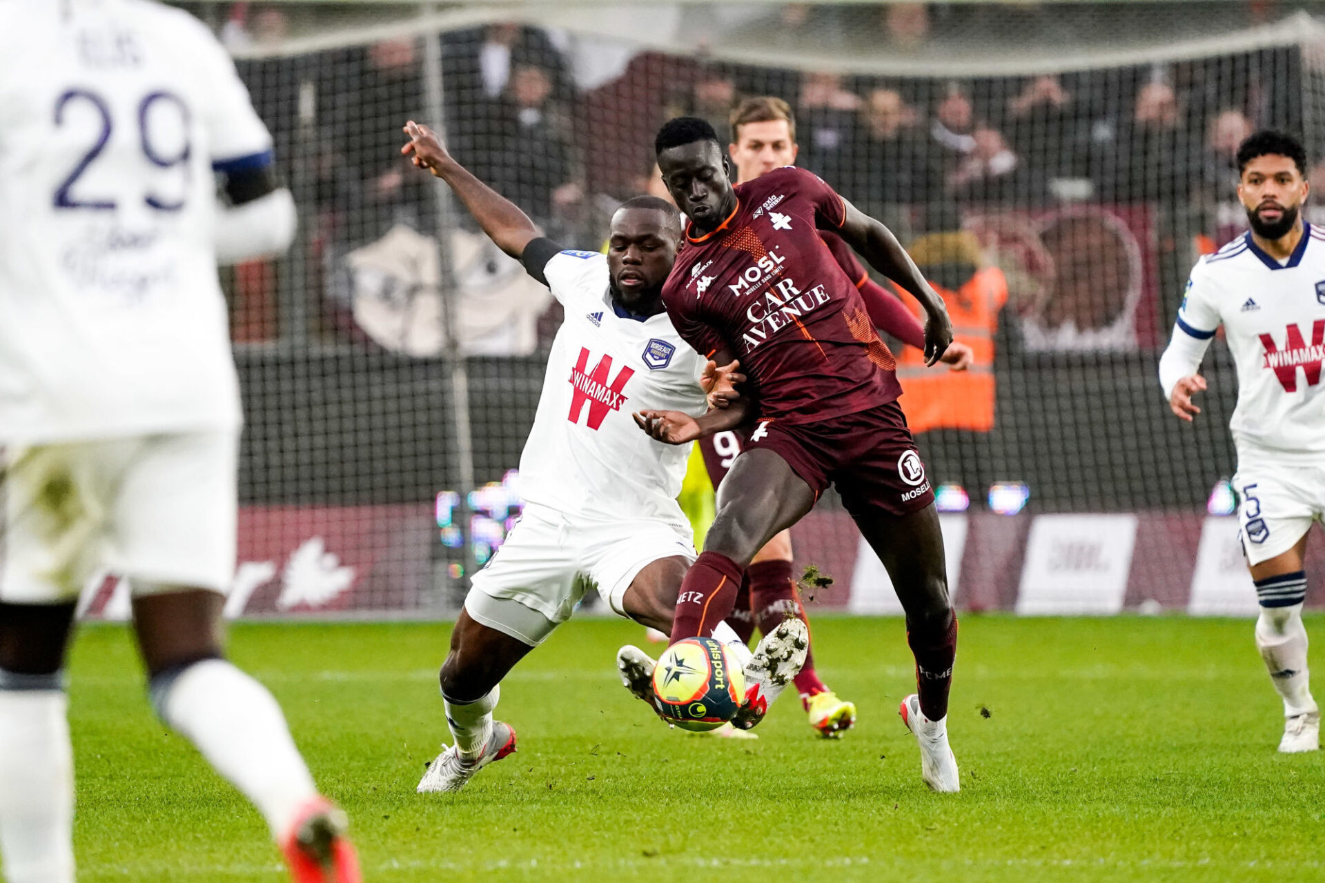A l'image de Jean Onana et Ibrahima Niante, Bordeaux et Metz se sont livrés un gros duel. Icon Sport