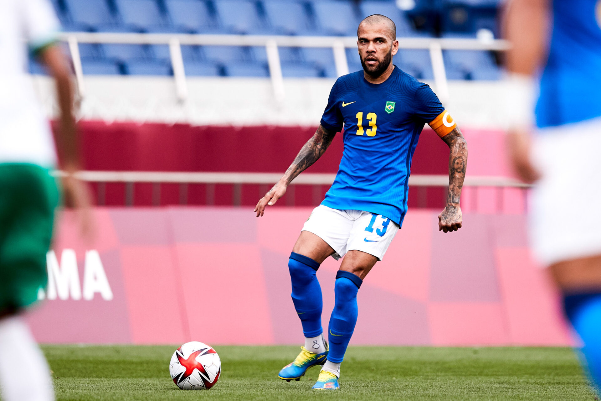 Le Barça devrait adapter le salaire de Dani Alves à sa situation financière pour pouvoir faire signer le latéral (iconsport)