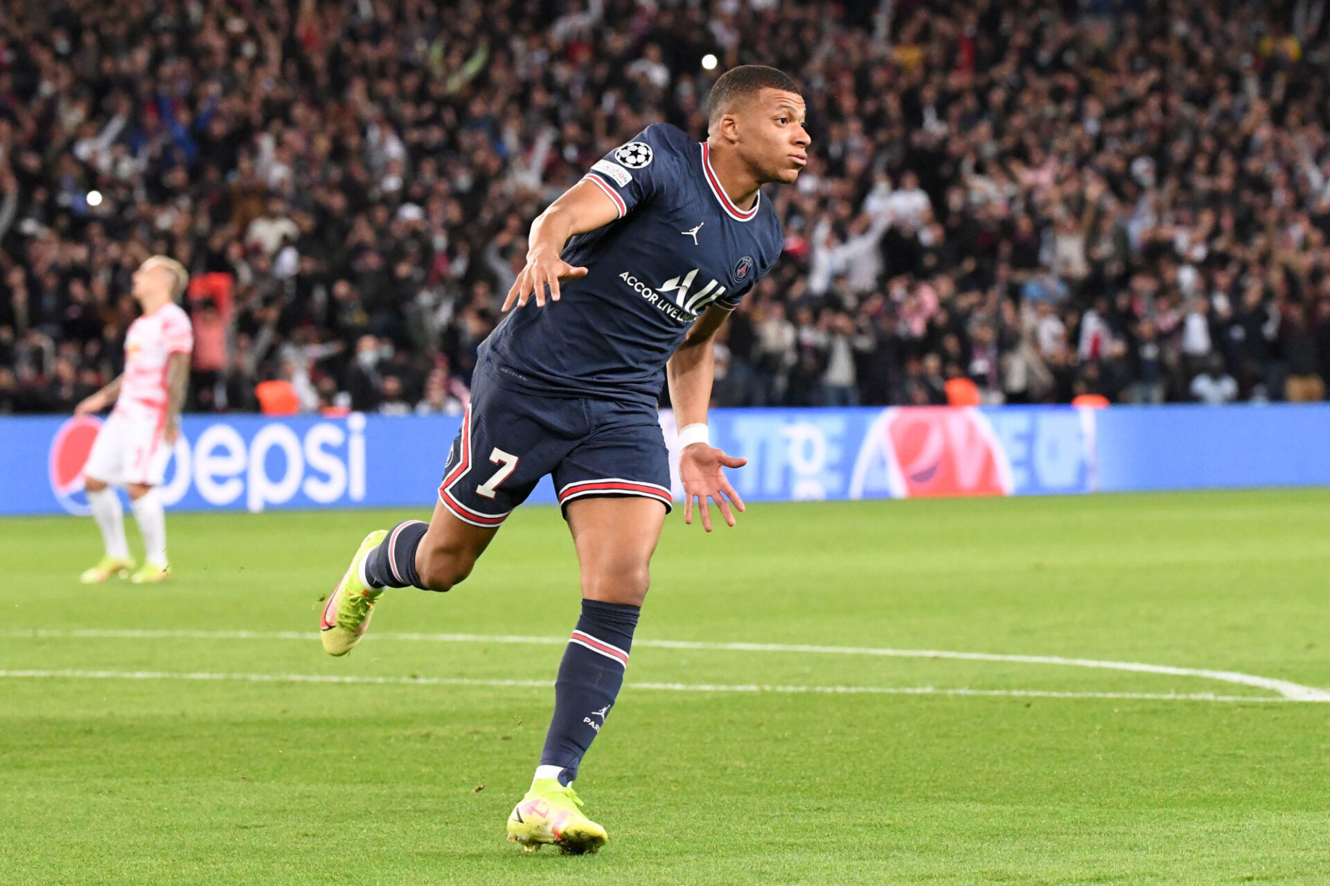 Kylian Mbappé, le Parc des Princes est sa maison. Icon Sport