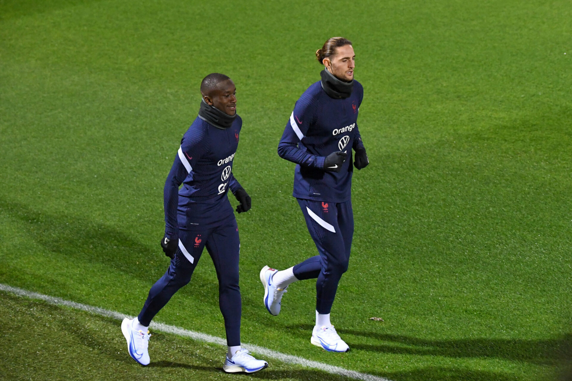 Moussa Diaby et Adrien Rabiot se préparent à affronter le Kazakhstan au Parc des Princes. Icon Sport