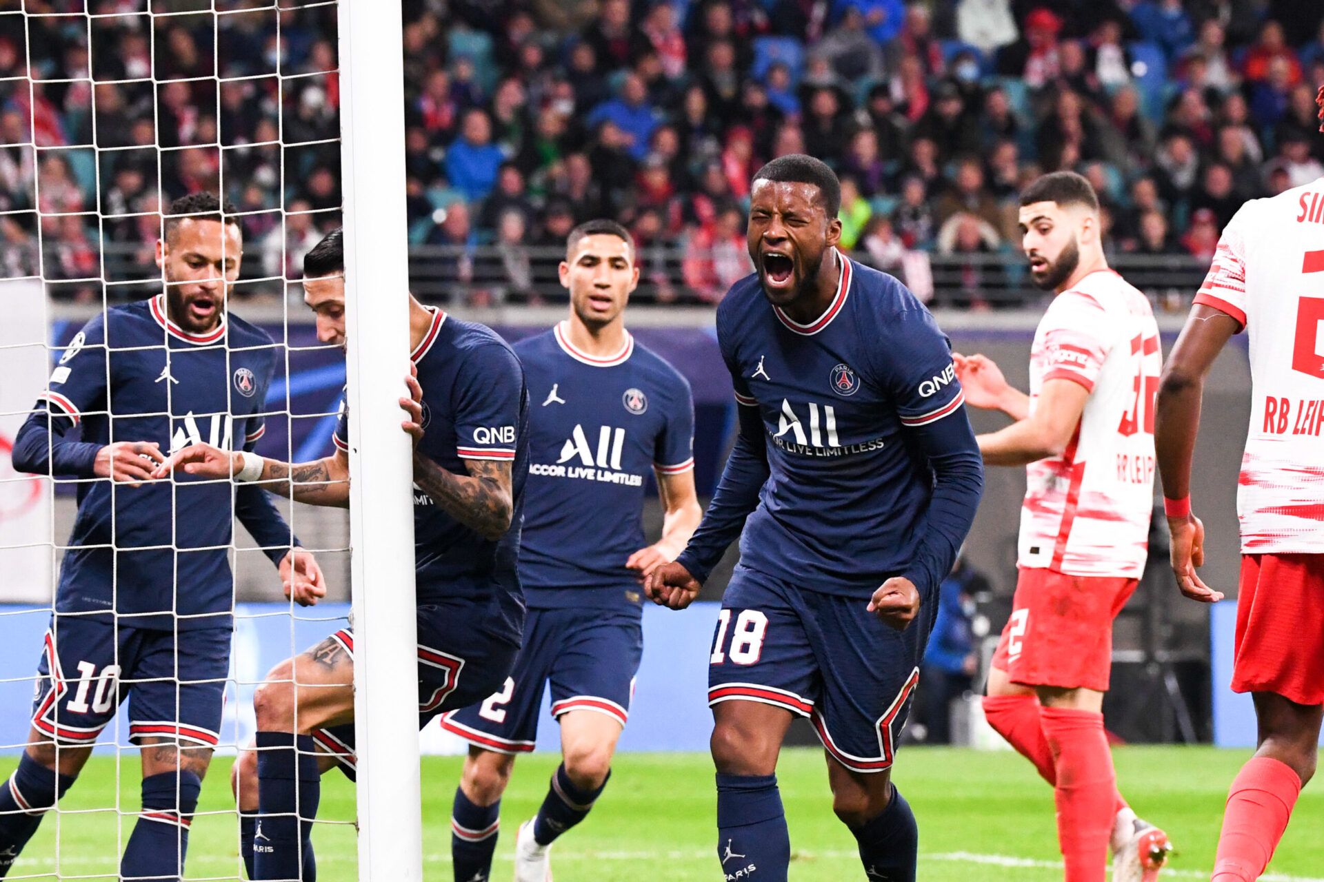 Giorginio Wijnaldum fête son but après une belle combinaison entre Neymar et Mbappé. Icon Sport