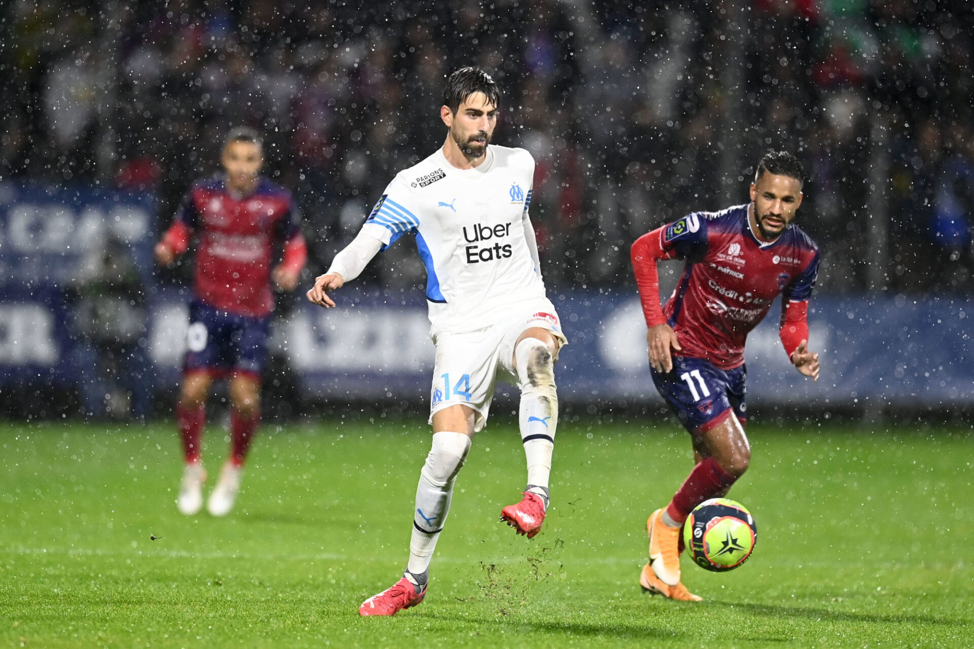 Luan Peres est titulaire en défense centrale contre la Lazio. Icon Sport