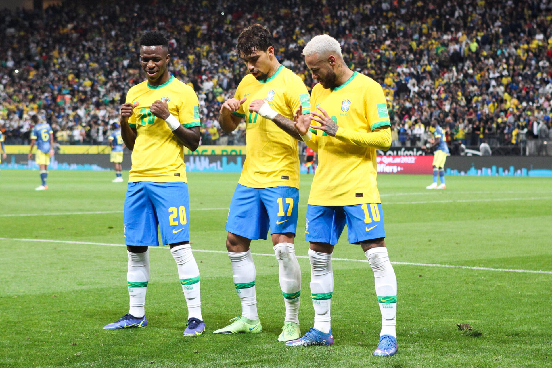 Lucas Paquetá célèbre son but face à la Colombie avec Vinicius et Neymar. Icon Sport