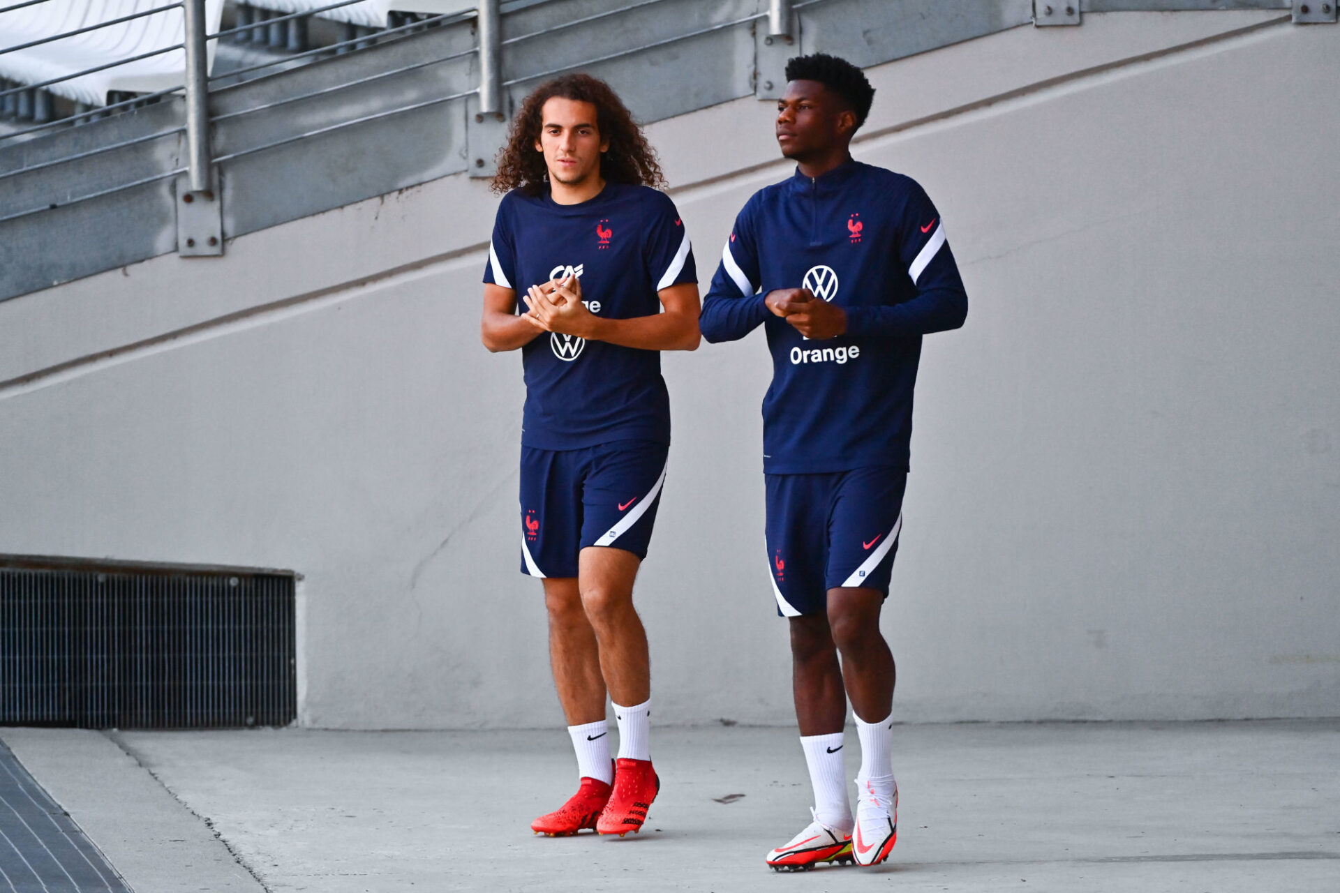 Mattéo Guendouzi et Aurélien Tchouaméni commencent doucement à s'installer en Bleu. Icon Sport
