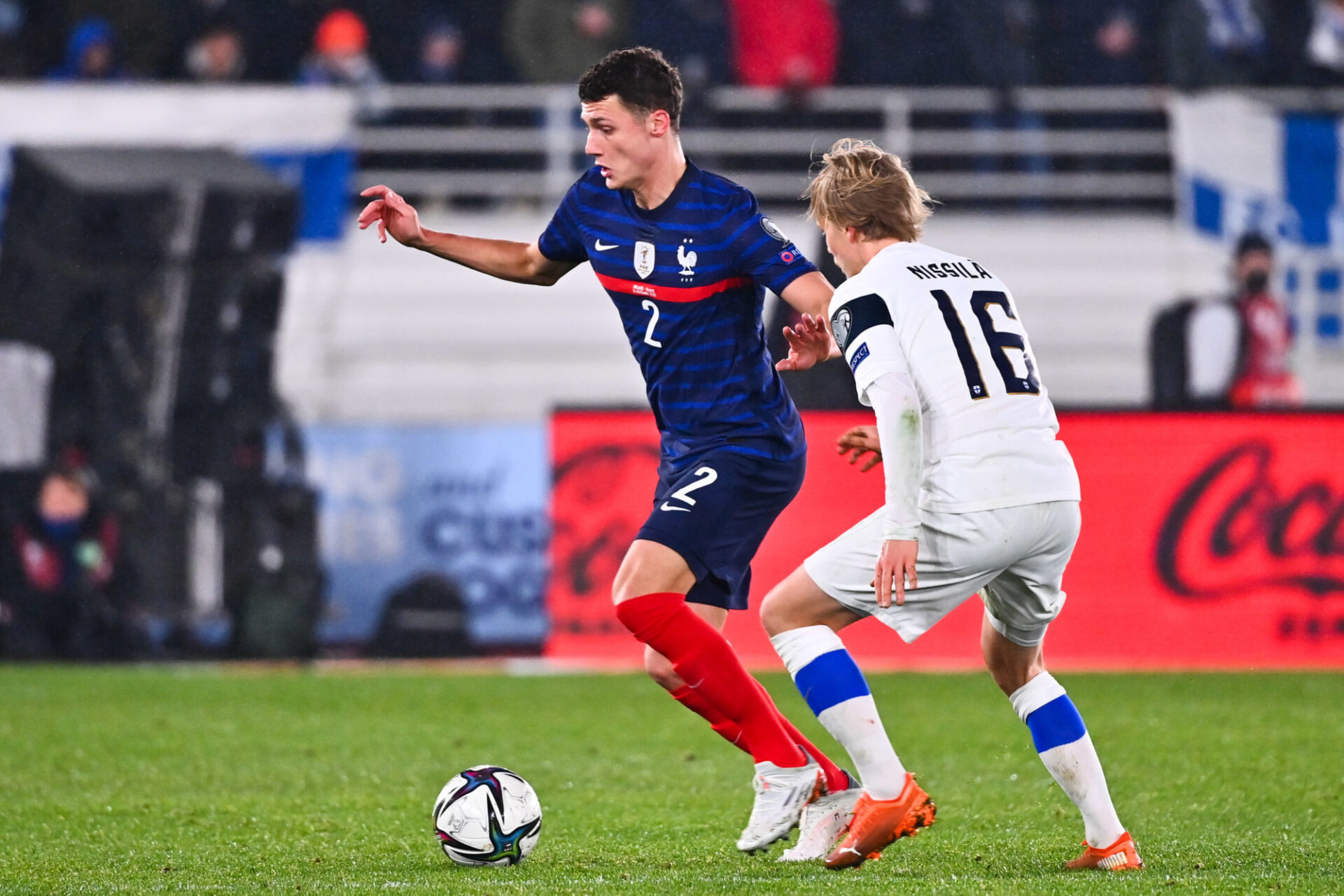 Didier Deschamps doit-il s'obstiner à mettre Benjamin Pavard piston droit ? Le joueur lui-même semble réprouver cette option. Icon Sport