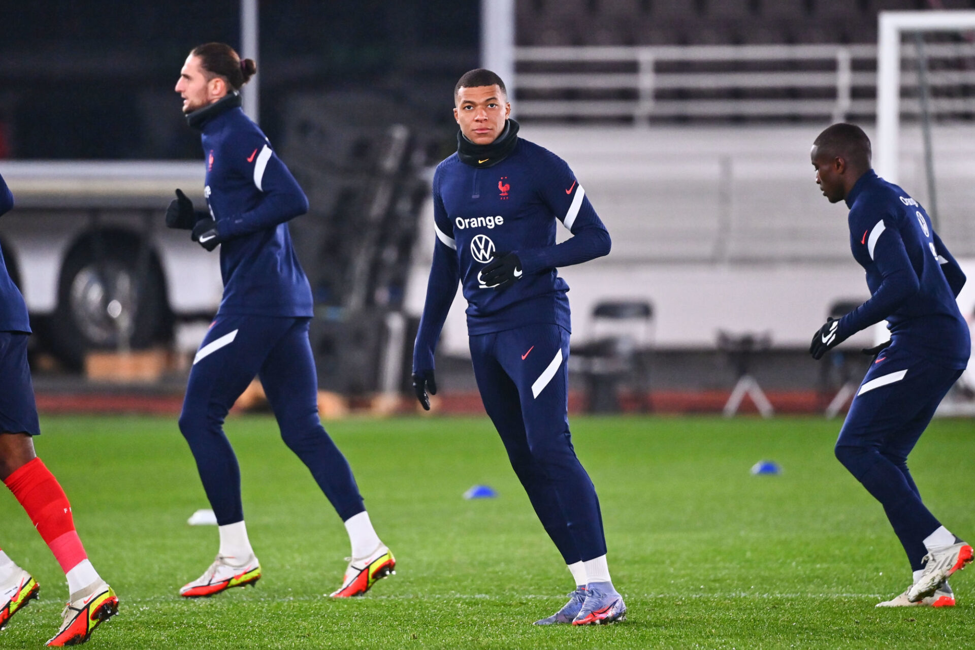 Finlande - France : Adrien Rabiot, Kylian Mbappé et Moussa Diaby sont tous les trois titulaires (iconsport)