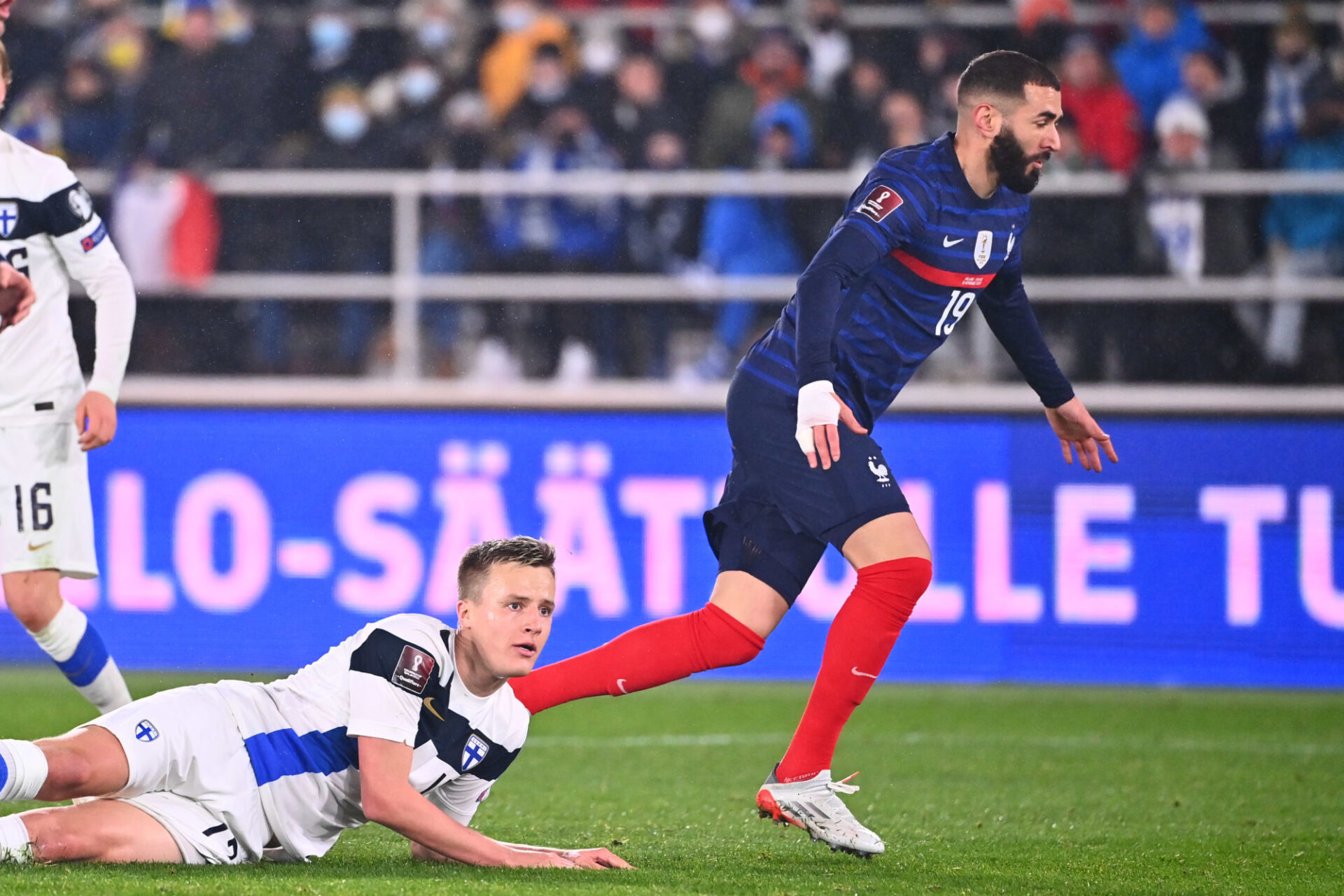 La joie de Benzema sur l'ouverture du score pour la France (iconsport)