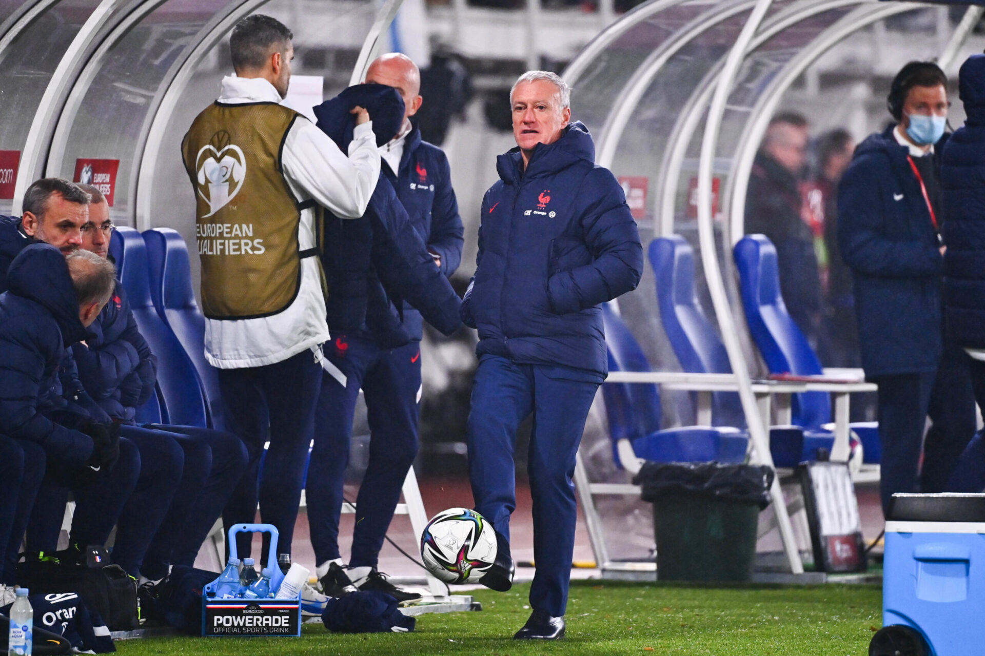 Didier Deschamps sur le banc tricolore (iconsport)