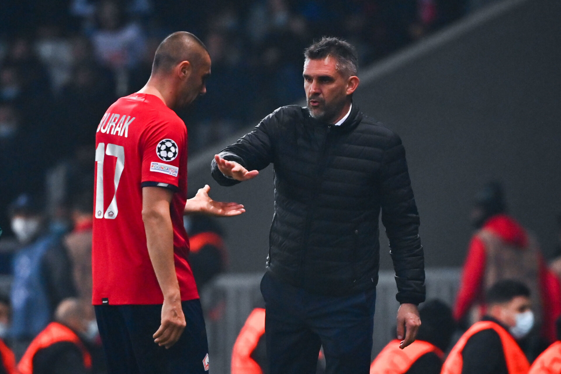 Jocelyn Gourvennec en communion avec ses joueurs apr&egrave;s la victoire contre Salzbourg en Ligue des champions. Icon Sport