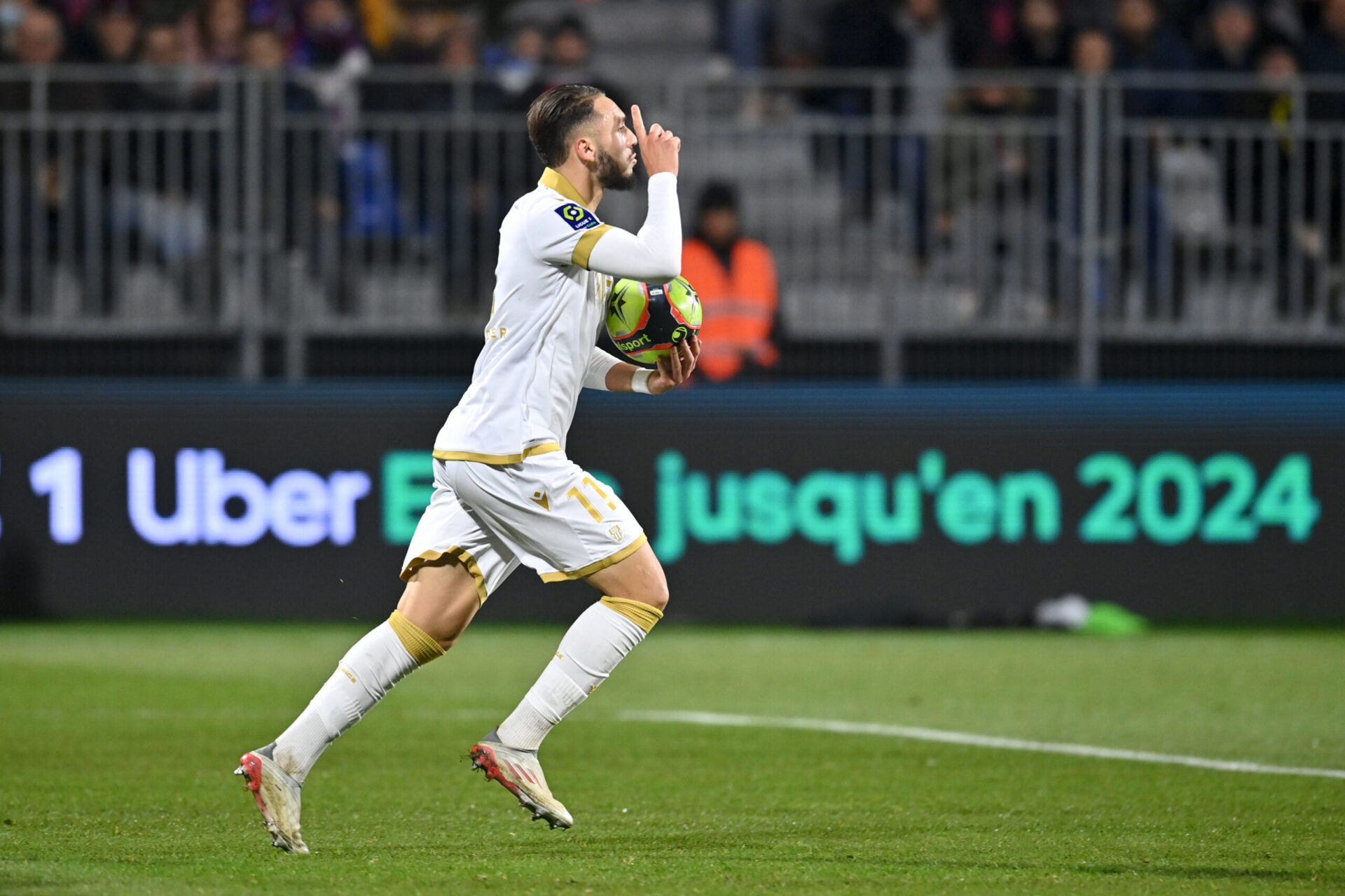Jonathan Gradit et les Lensois re&ccedil;oivent Angers, moins d'une semaine apr&egrave;s la claque re&ccedil;ue sur la pelouse du Stade Brestois. Icon Sport