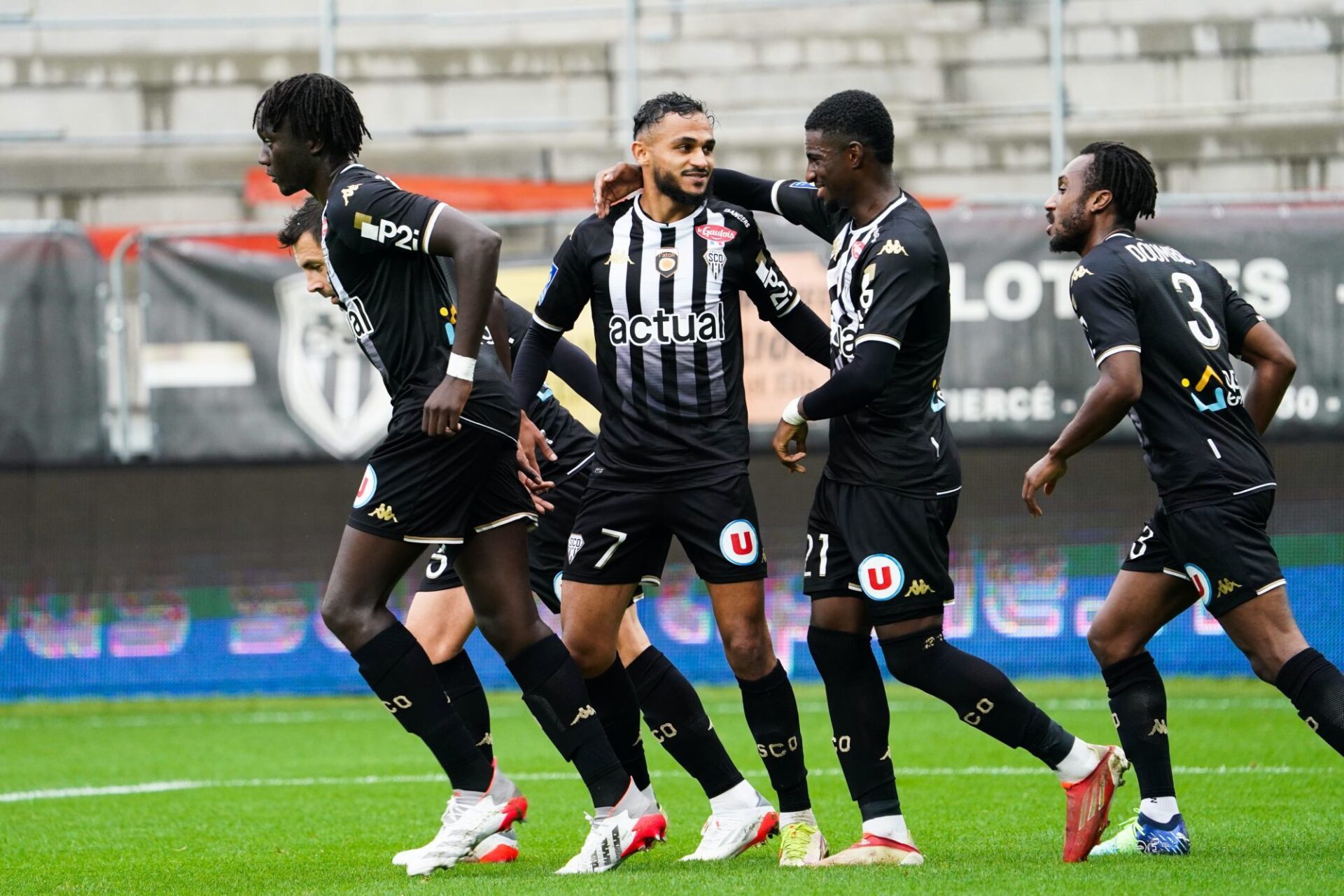 Sofiane Boufal et Mohamed-Ali Cho sont les deux principales menaces du SCO en attaque. Icon Sport