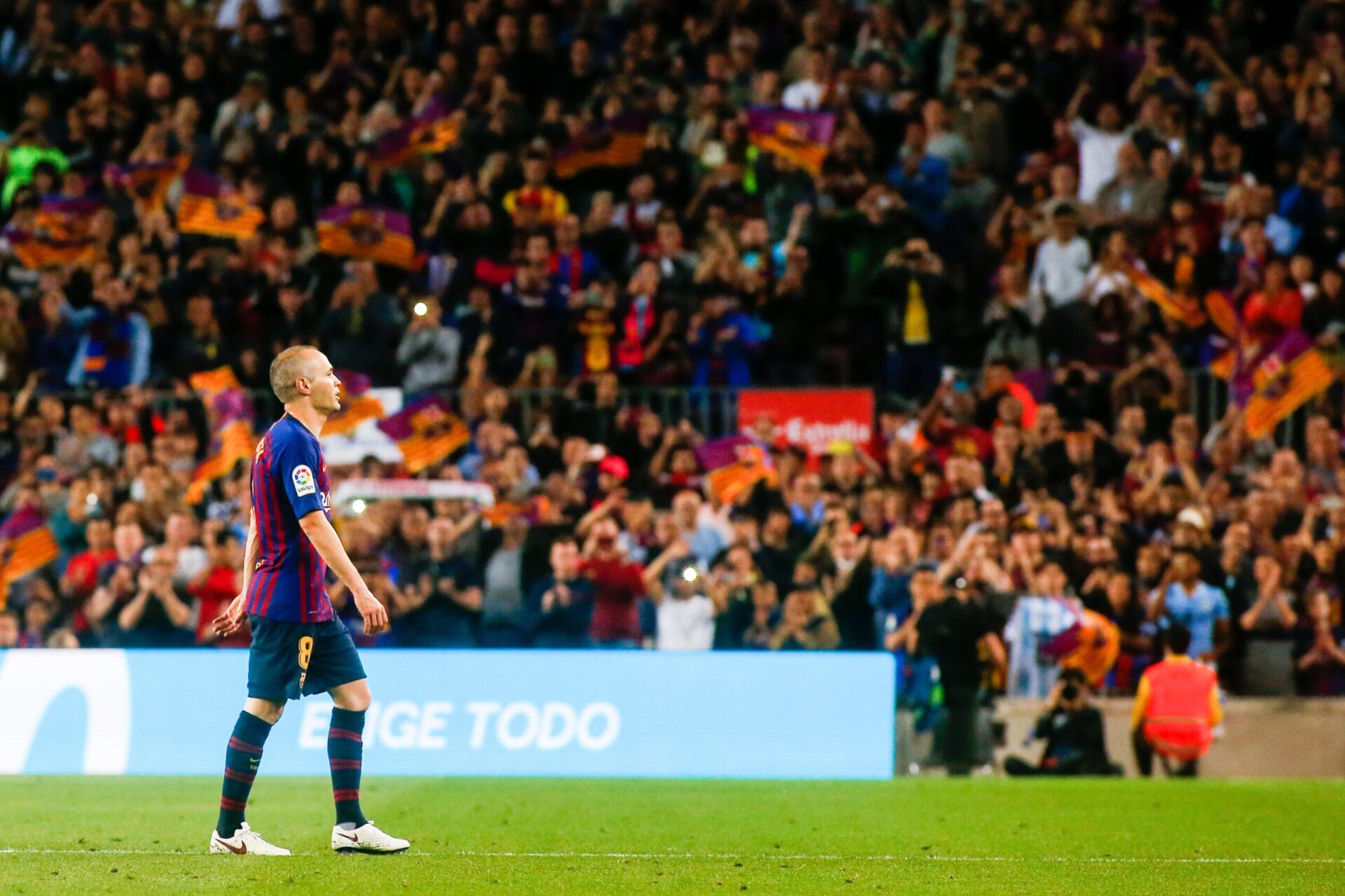 Andrés Iniesta, à sa sortie du Camp Nou lors de son dernier match avec le FC Barcelone, contre la Real Sociedad le 20 mai 2018. Icon Sport