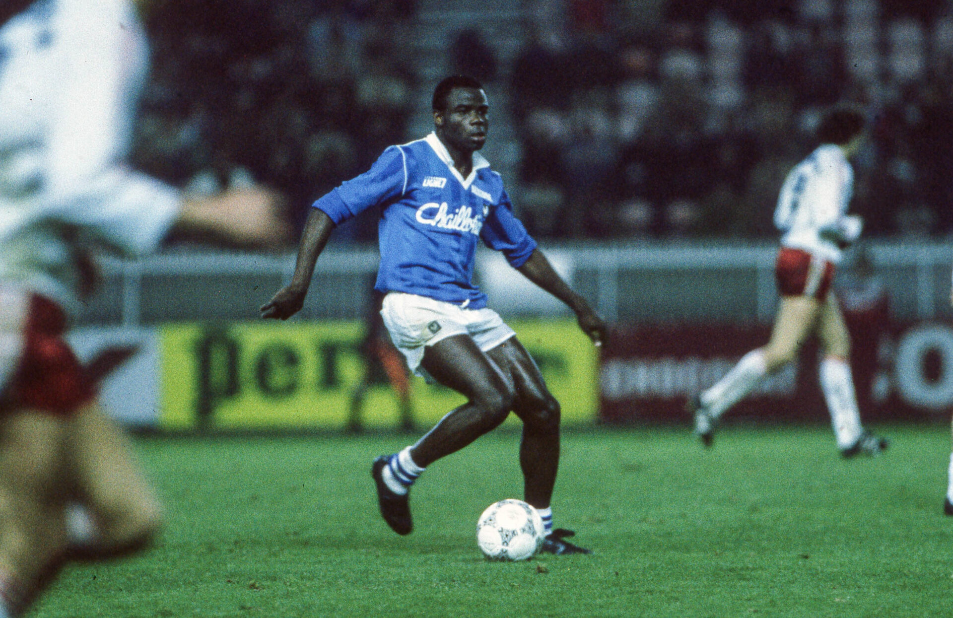 Basile Boli avait seulement 19 ans et 1 mois lorsqu'il a fêté sa 100e titularisation en Ligue 1 avec Auxerre. Icon Sport