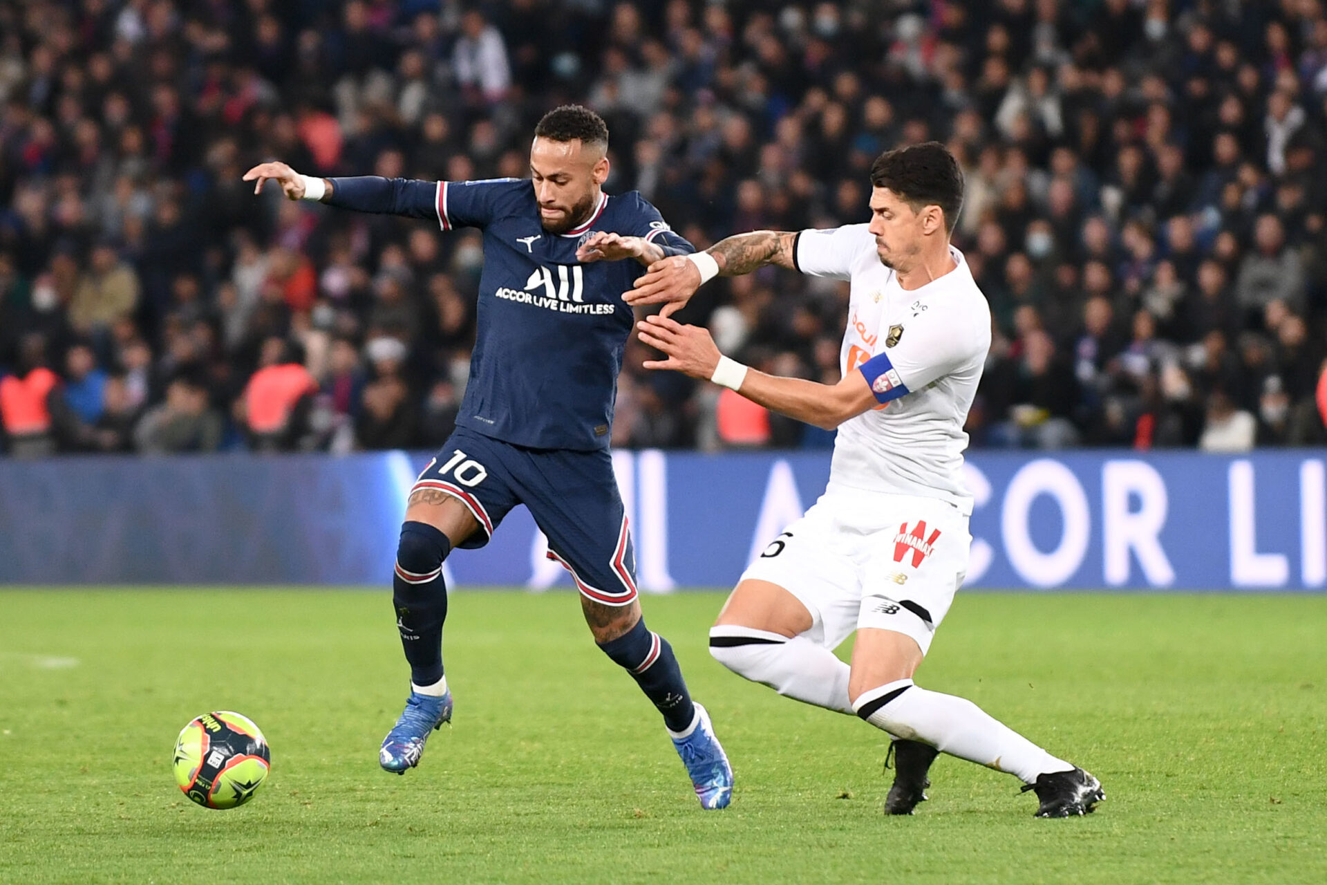 Guidé par la volonté d'aligner ses stars de l'attaque, Mauricio Pochettino privilégie un système à quatre défenseurs depuis le début de la saison (iconsport) Guidé par la volonté d'aligner ses stars de l'attaque, Mauricio Pochettino privilégie un système à quatre défenseurs depuis le début de la saison (iconsport)