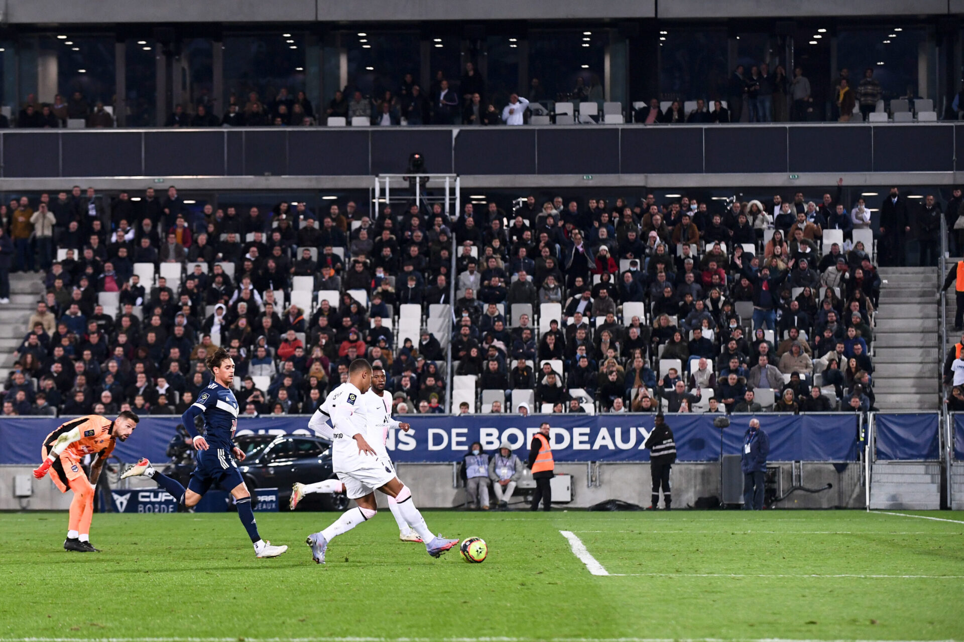 Tout comme Neymar, Mbappé a trouvé le chemin des filets contre Bordeaux, au Matmut Atlantique. Icon Sport