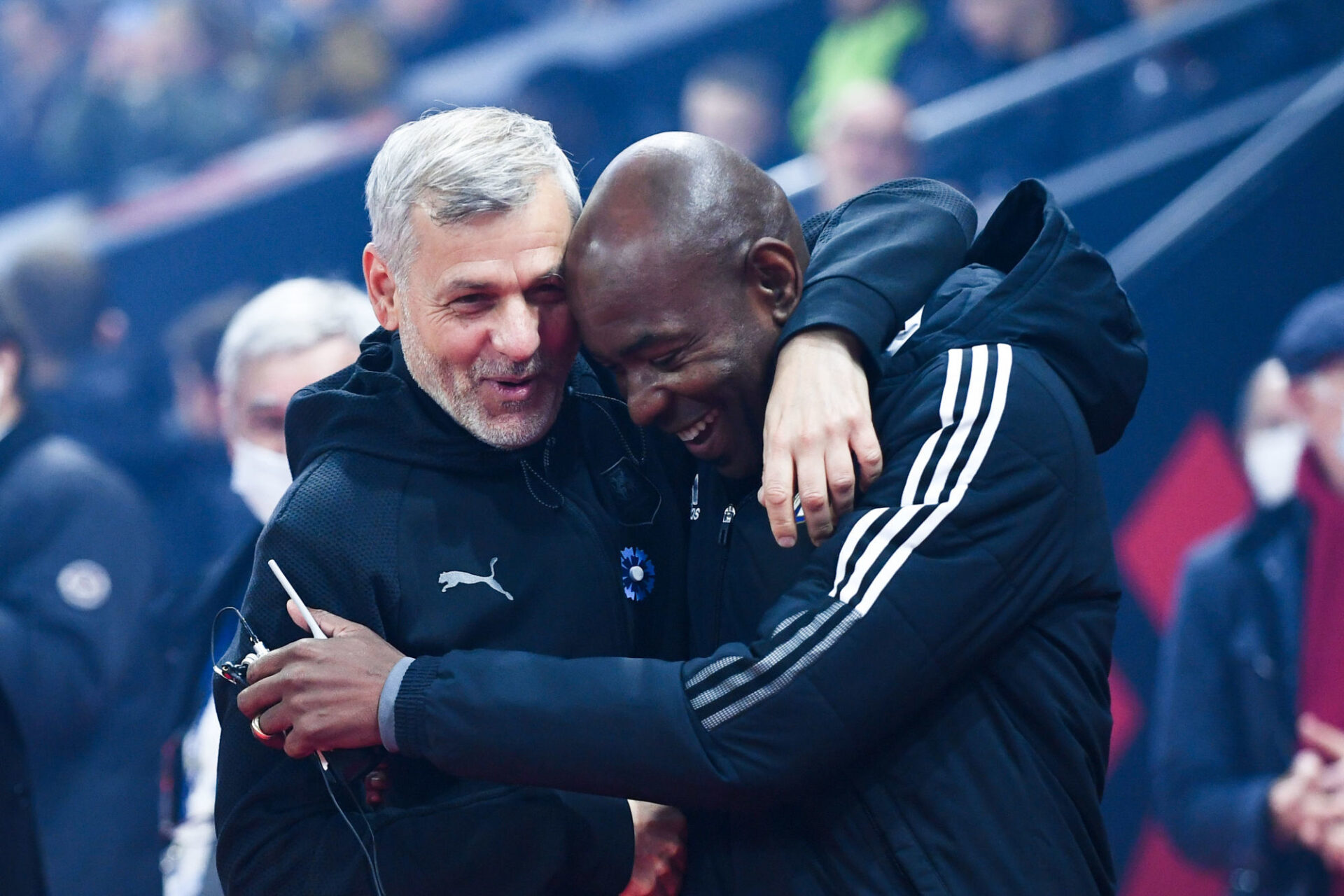 Bruno Genesio a conservé des relations d'amitié avec ses anciens collègues de l'OL, comme Caçapa, l'ancien défenseur du club et désormais entraîneur adjoint. C'est envers certains observateurs qu'il garde une grande rancœur. Icon Sport