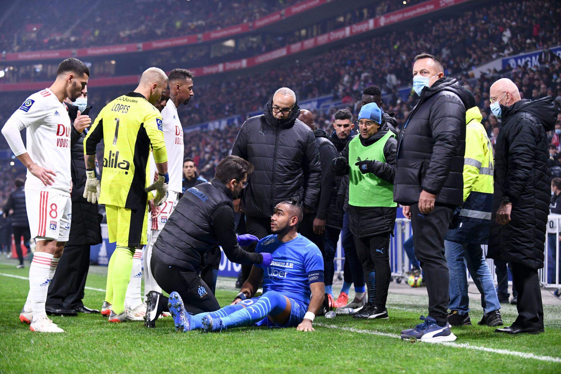 Après avoir précipité l'arrêt du match, les incidents d'OL-OM ont beaucoup fait réagir (iconsport)
