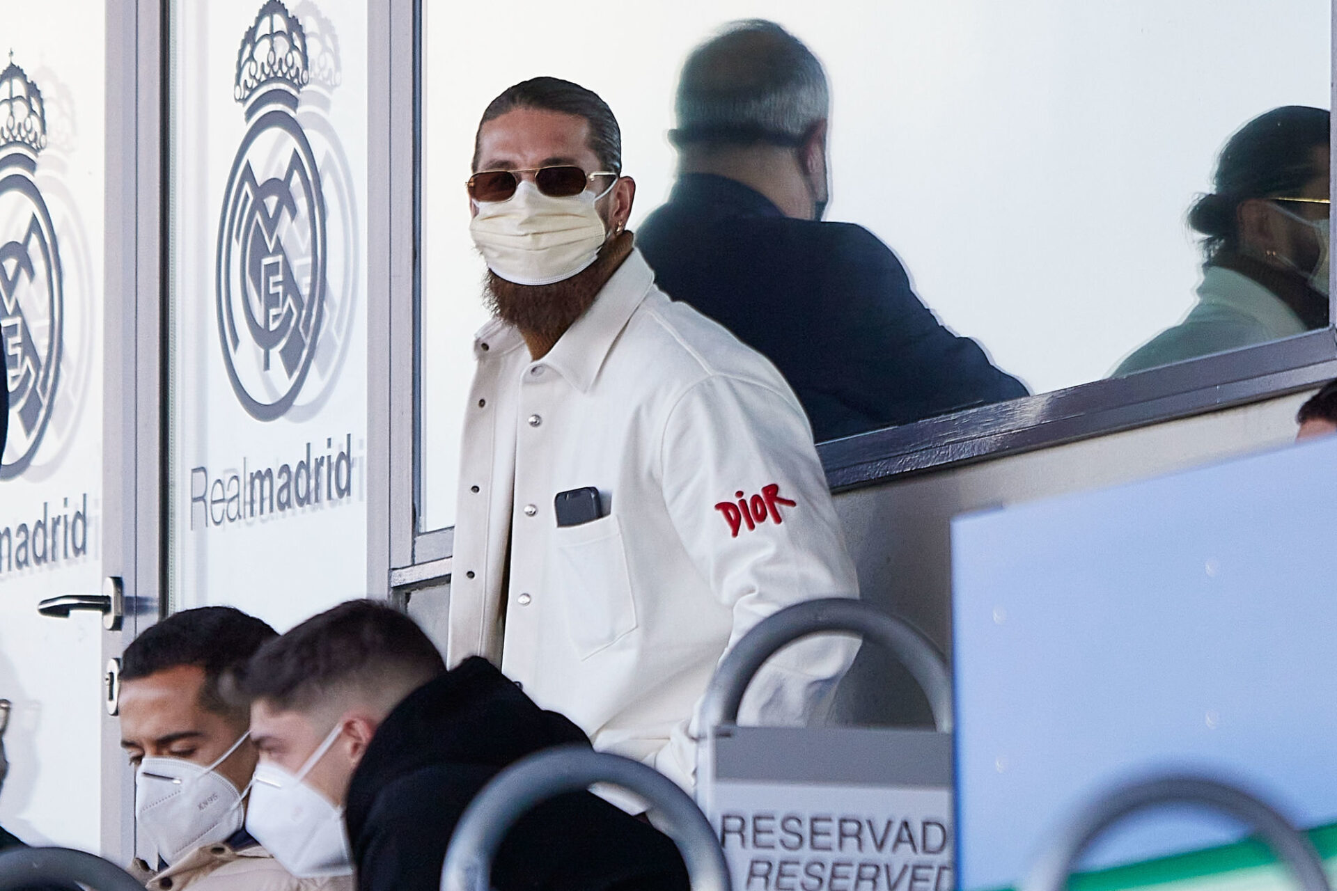 Sergio Ramos se doutait-il que quelque chose allait mal se passer au moment de sa pr&eacute;sentation au Parc des Princes ? Icon Sport