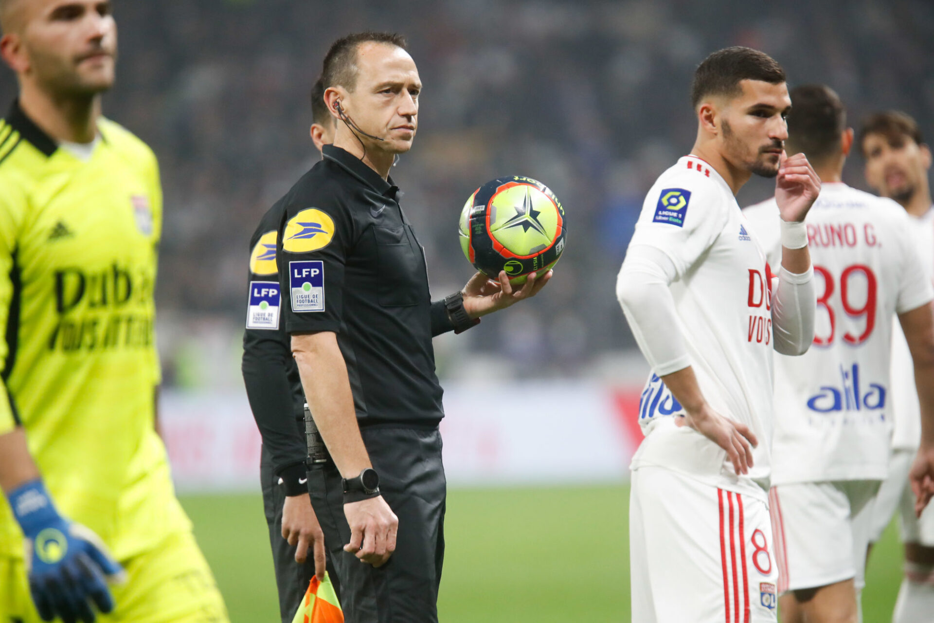 L'arbitre Ruddy Buquet était en charge des événements ce dimanche 21 novembre. Icon Sport