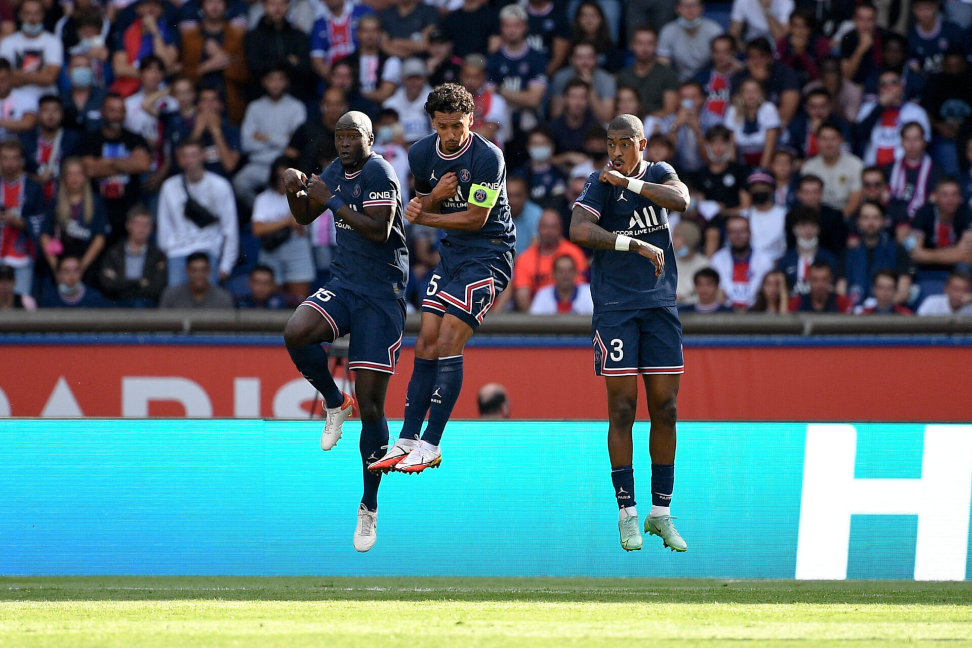 Guidé par la volonté d'aligner ses stars de l'attaque, Mauricio Pochettino privilégie un système à quatre défenseurs depuis le début de la saison (iconsport) Guidé par la volonté d'aligner ses stars de l'attaque, Mauricio Pochettino privilégie un système à quatre défenseurs depuis le début de la saison (iconsport)