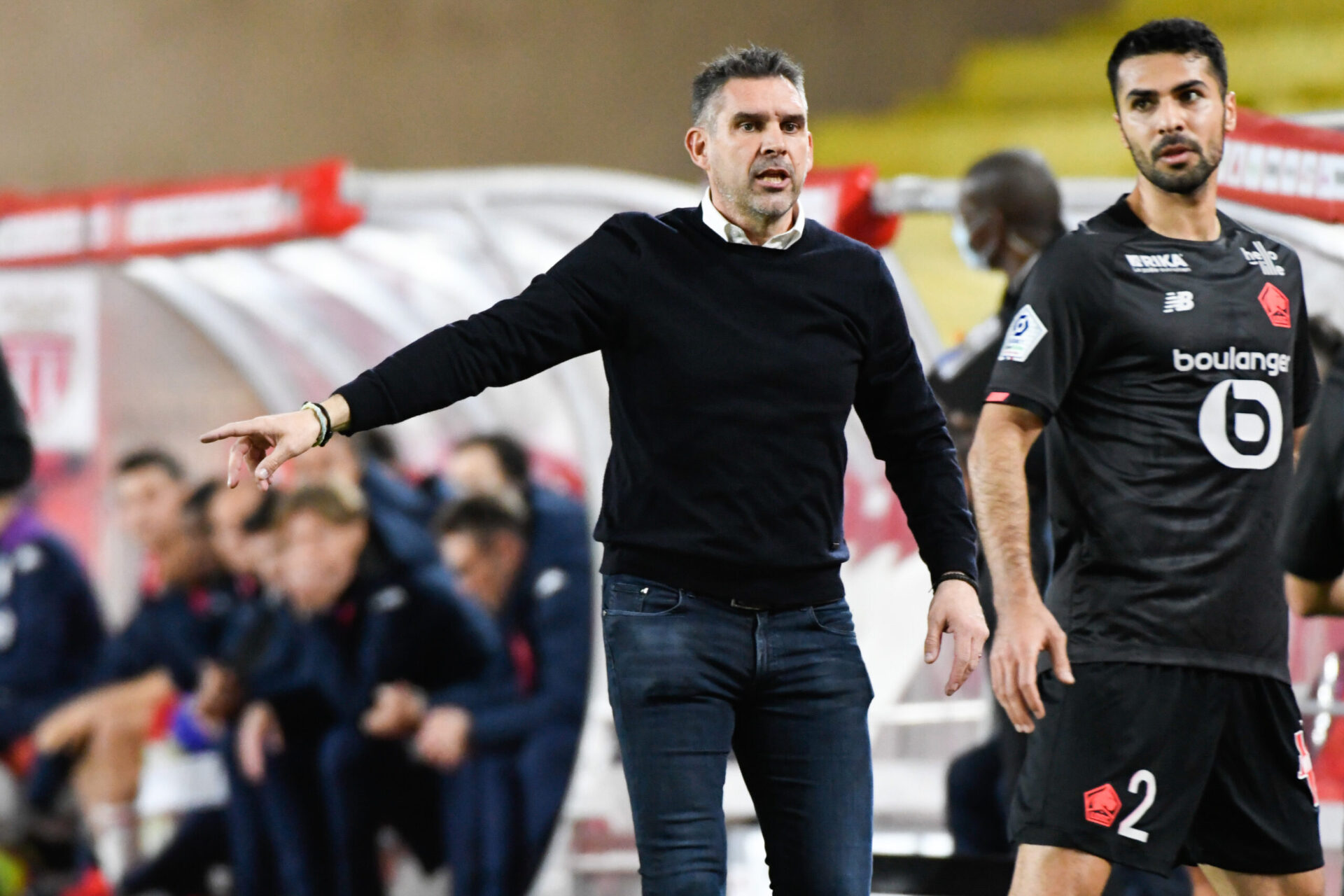 Jocelyn Gourvennec sur le banc lillois face à Monaco (iconsport)