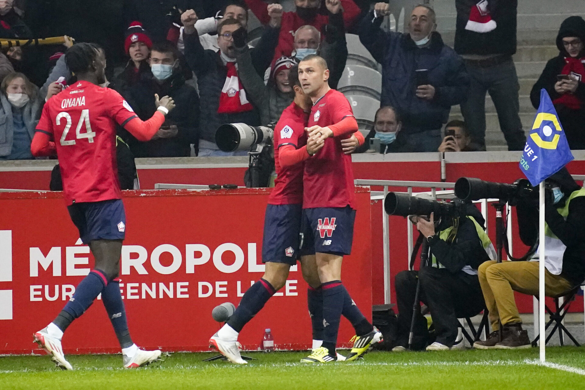 Burak Yilmaz célèbre son but face au FC Nantes sur la pelouse du stade Pierre Mauroy. Icon Sport Burak Yilmaz célèbre son but face au FC Nantes sur la pelouse du stade Pierre Mauroy. Icon Sport