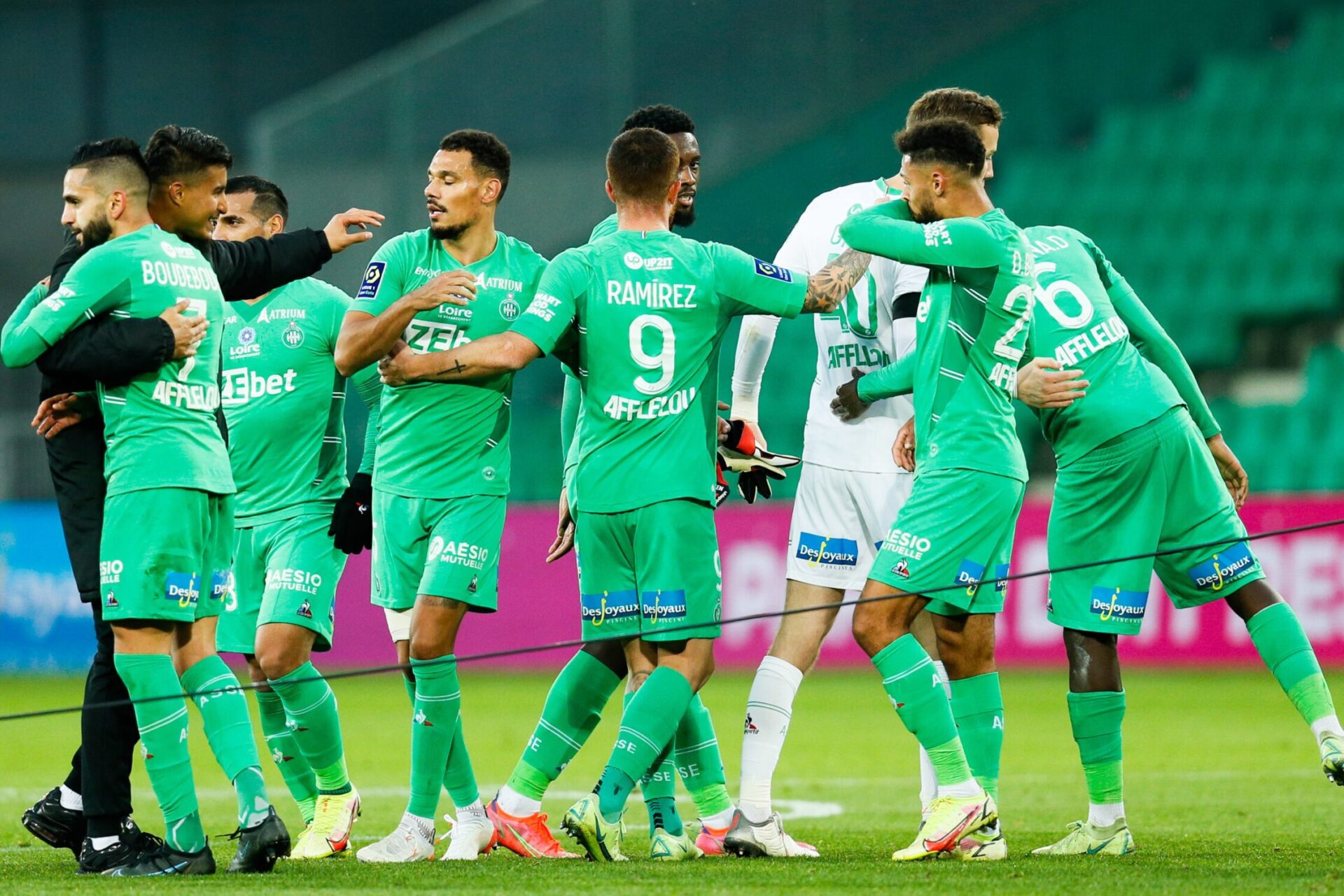 Puel estime que ses joueurs sont totalement impliqués dans la survie de l'ASSE en Ligue 1 (iconsport)