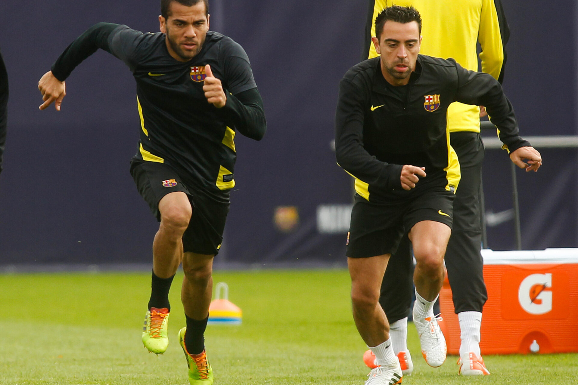 Dani Alves va retrouver Xavi au Barça avec qui il a joué lors de son premier passage au club (iconsport)