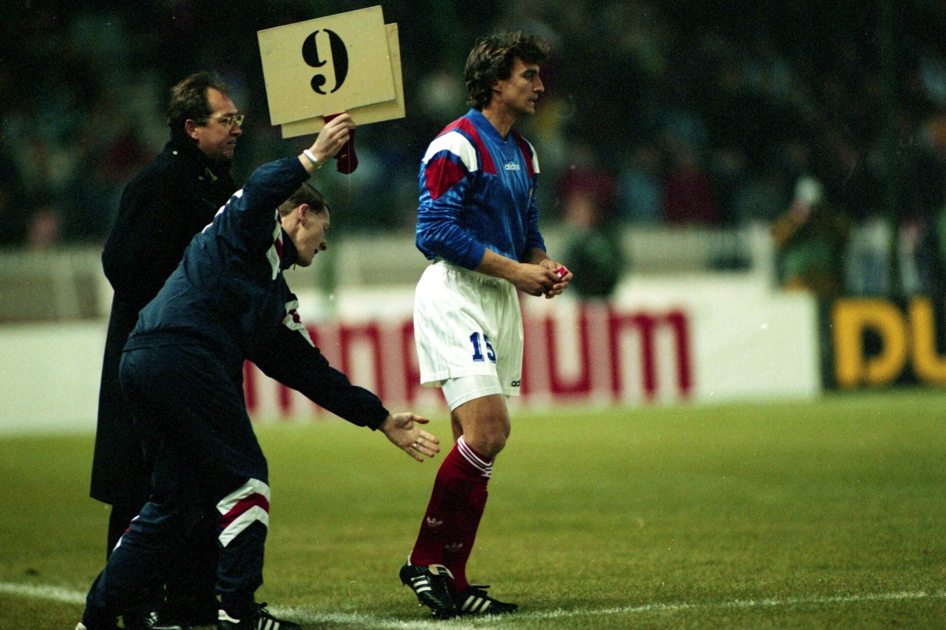 Entré en jeu, David Ginola a été pointé du doigt après l'élimination de l'équipe de France dans la course à la Coupe du monde 1994 (iconsport)