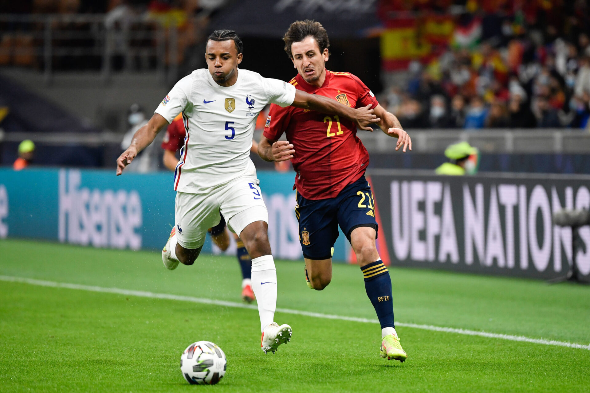 Jules Koundé a connu ses premières sélections internationales et remporté la Ligue des nations 2021 avec la France. Il pourrait retrouver son collègue en Bleu Raphaël Varane à Manchester United (iconsport)