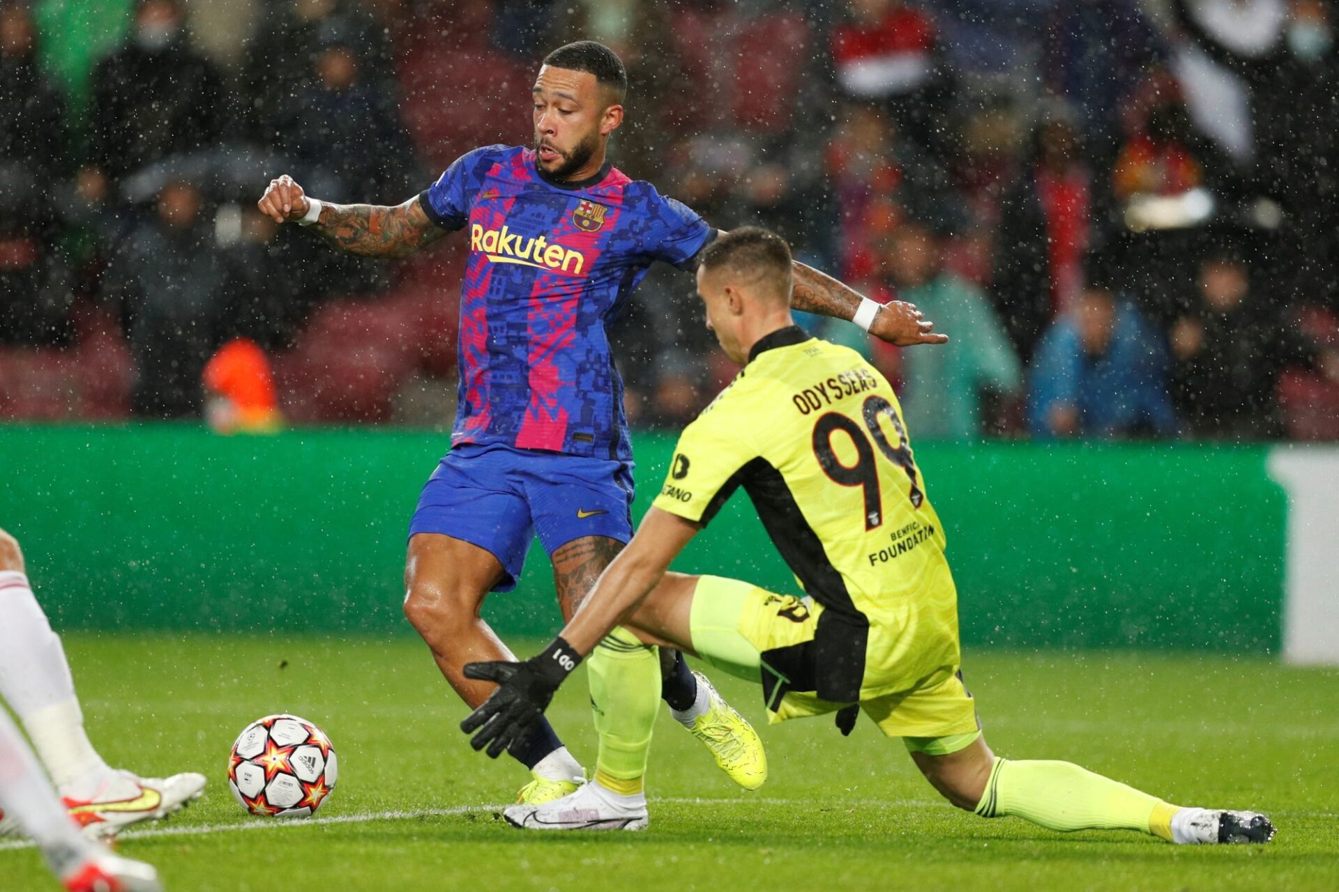 Memphis Depay aurait pu envoyer le Bar&ccedil;a en huiti&egrave;mes de finale de Ligue des champions face &agrave; Benfica... Icon Sport
