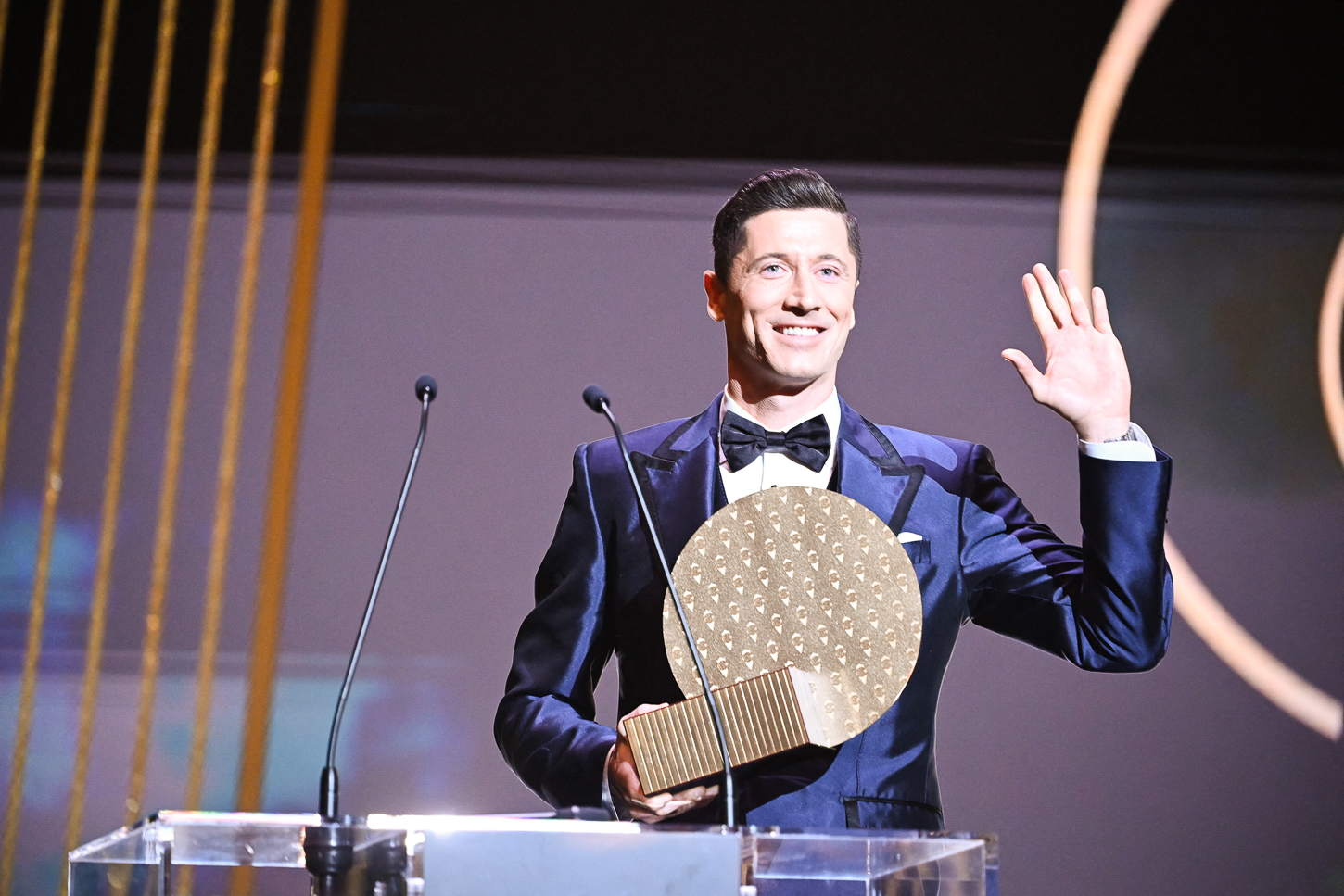 Deuxi&egrave;me au Ballon d'Or, Robert Lewandowski estime qu'il doit rejoindre le Real Madrid pour esp&eacute;rer pouvoir le gagner un jour. Icon Sport