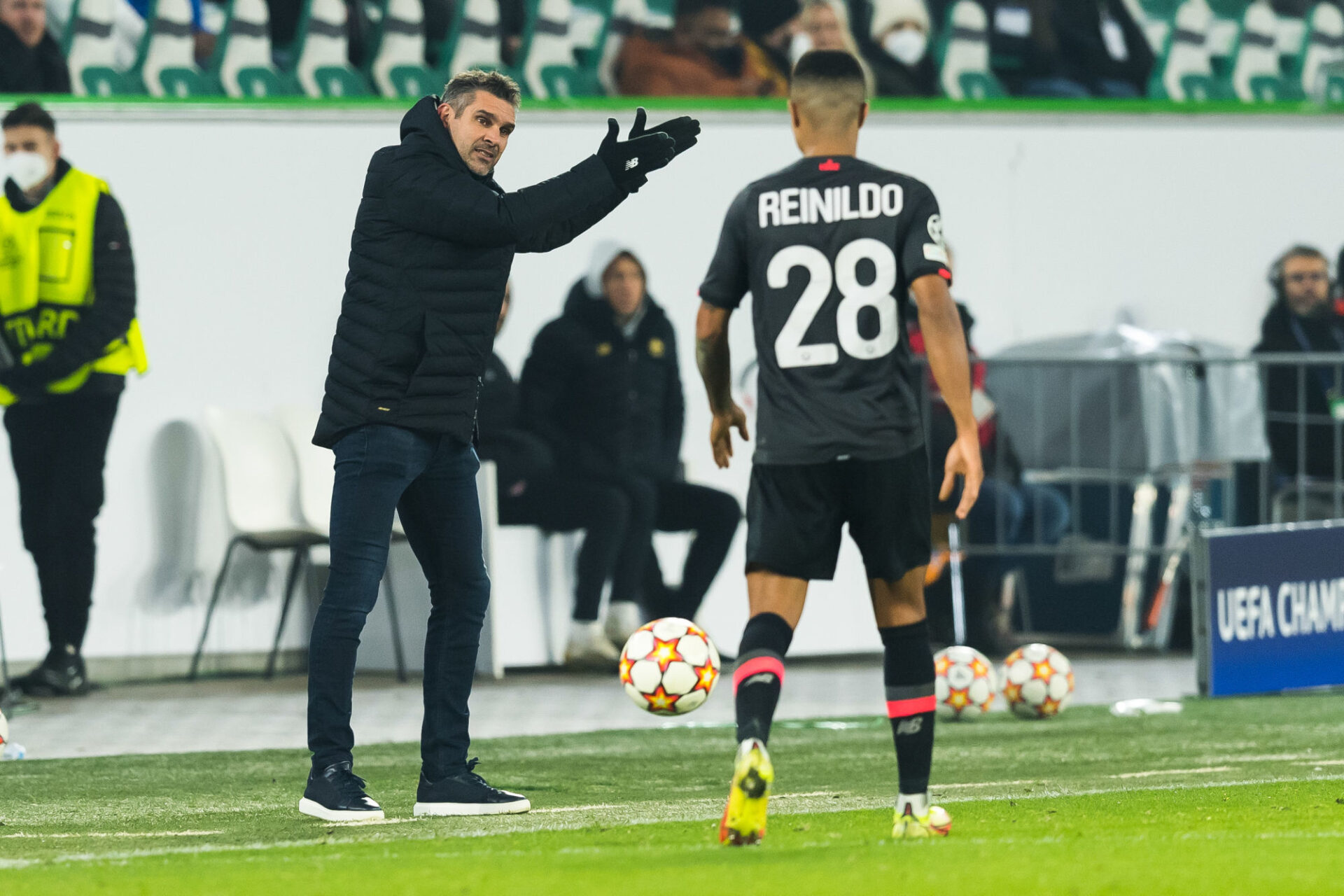 Les joueurs de Lille tout sourire apr&egrave;s la qualification pour les huiti&egrave;mes de finale de la Ligue des champions. Icon Sport