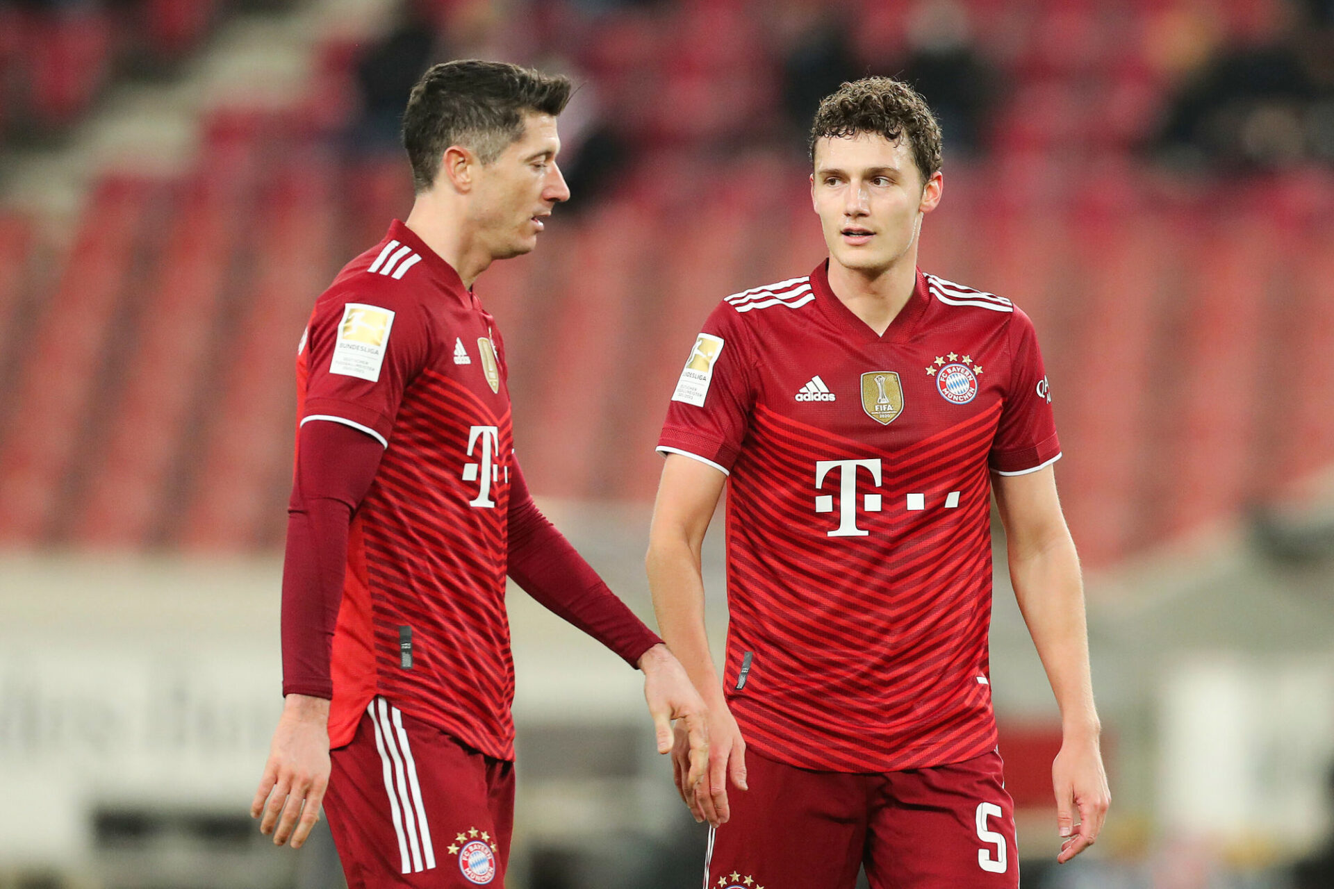 Benjamin Pavard aux c&ocirc;t&eacute;s de Robert Lewandowski au Bayern. Icon Sport