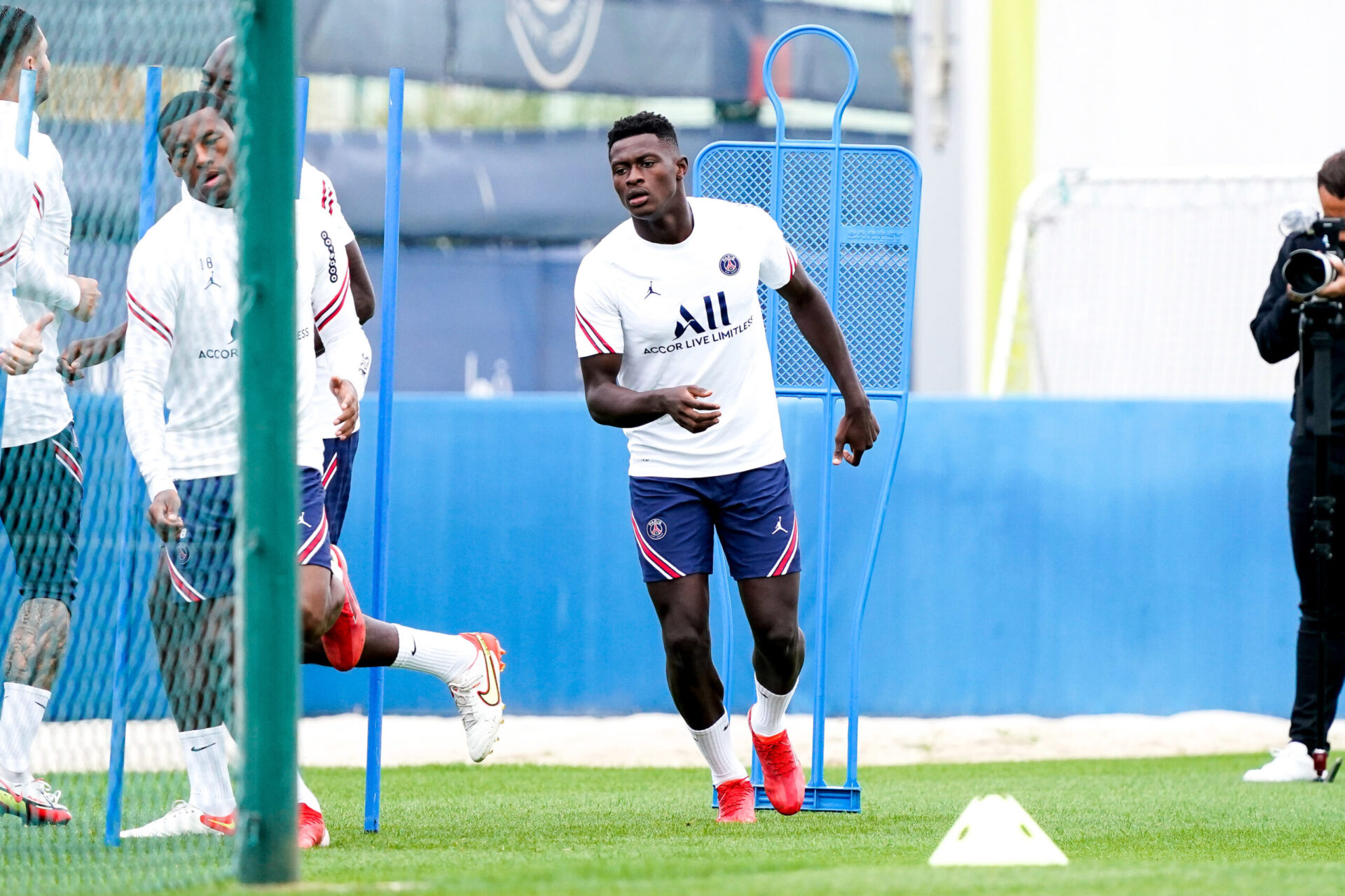 Nuno Mendes &agrave; l'entra&icirc;nement avec le Paris Saint-Germain (Icon Sport)
