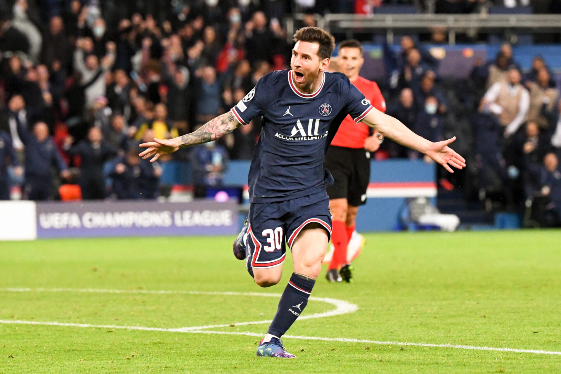 Le but de Lionel Messi &agrave; Manchester City au Parc des Princes, le plus beau de la phase de groupes de Ligue des champions. Icon Sport