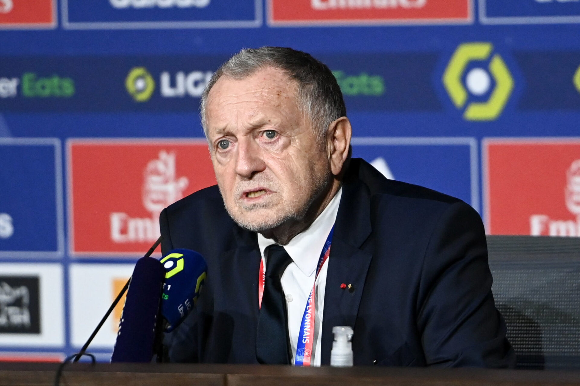 Jean-Michel Aulas en conférence de presse après le match interrompu entre l'OL et l'OM, 21/11/2021. (@iconsport) Jean-Michel Aulas en conférence de presse après le match interrompu entre l'OL et l'OM, 21/11/2021. (@iconsport)