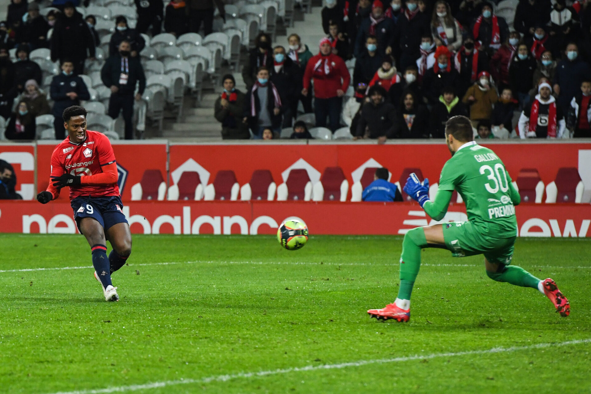 Dingom&eacute; a ouvert le score pour Troyes avec le but de la soir&eacute;e sur une superbe reprise de vol&eacute;e du gauche (iconsport)